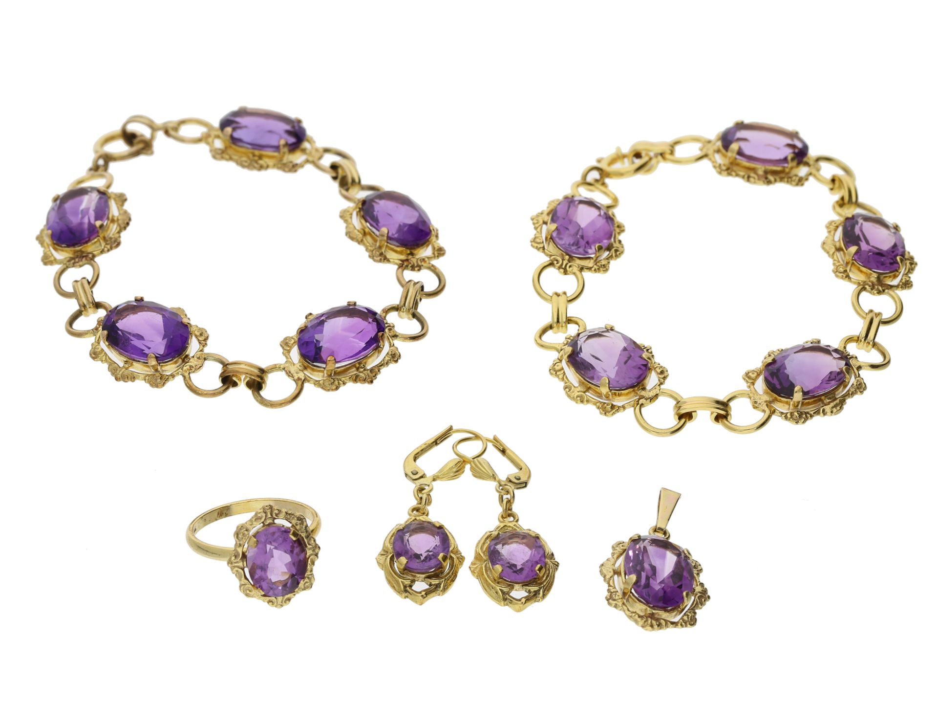 Ohrschmuck/Anhänger/Ring/Armband: feines und dekoratives Schmuck-Set mit Amethyst-Besatz, absol