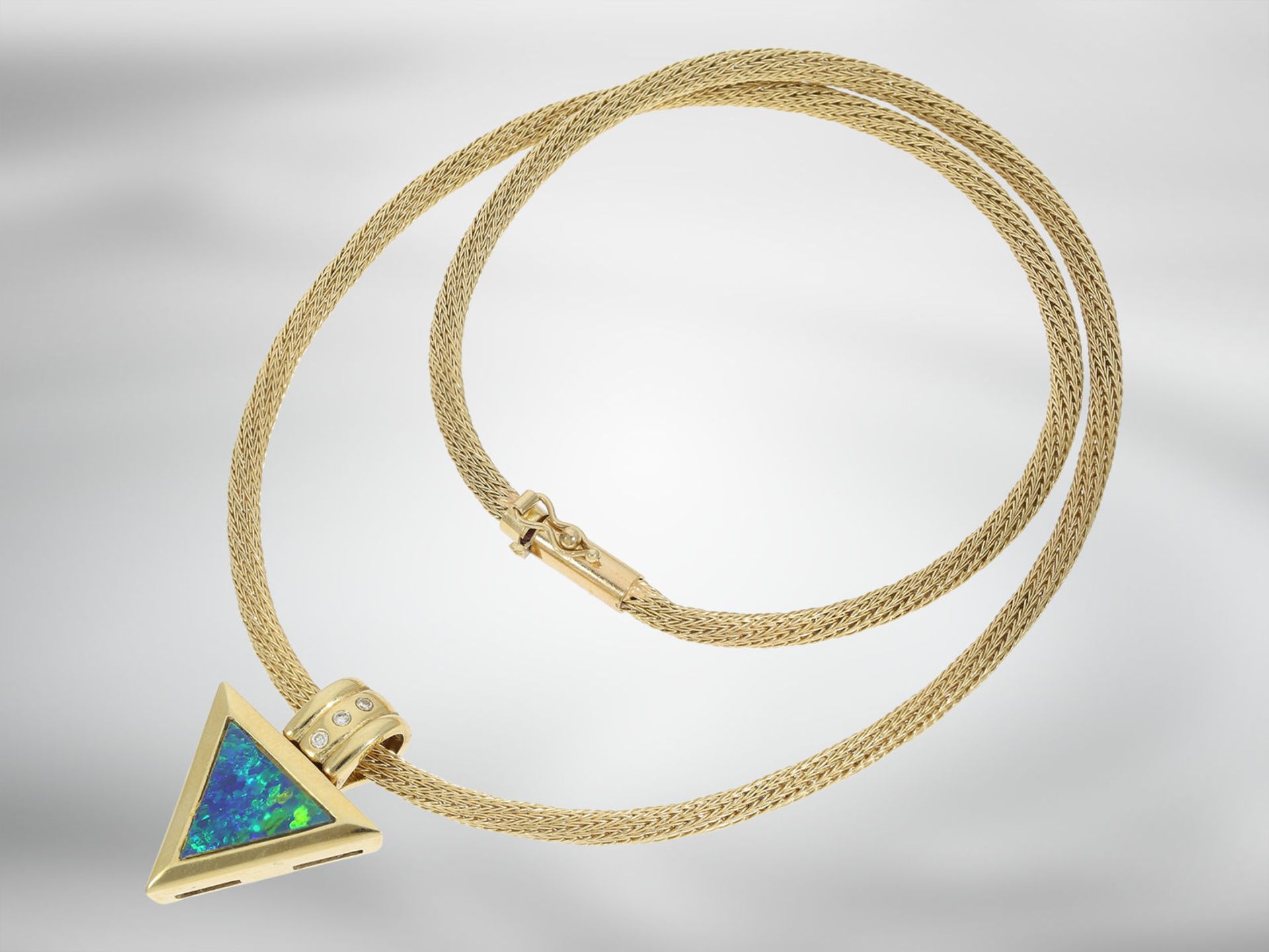 Schmuckset: Opalschmuckset aus Collier und Ohrsteckern mit Brillanten, 14K Gold - Bild 2 aus 4