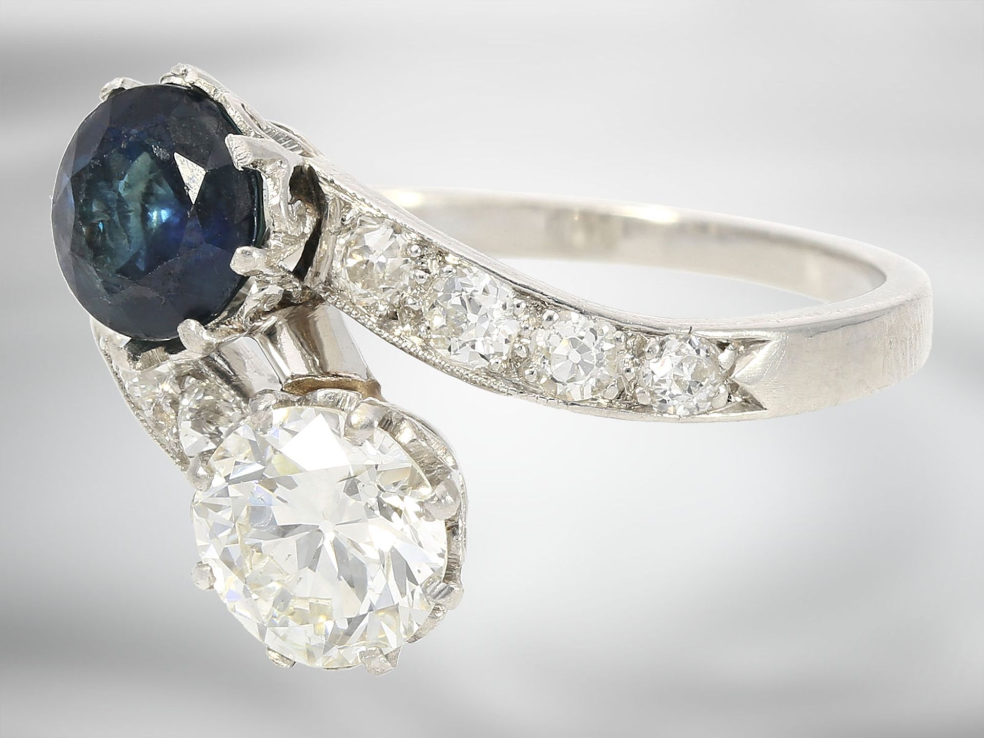 Ring: dekorativer vintage Saphir/Diamant-Goldschmiedering im Overcross-Design - Bild 3 aus 3