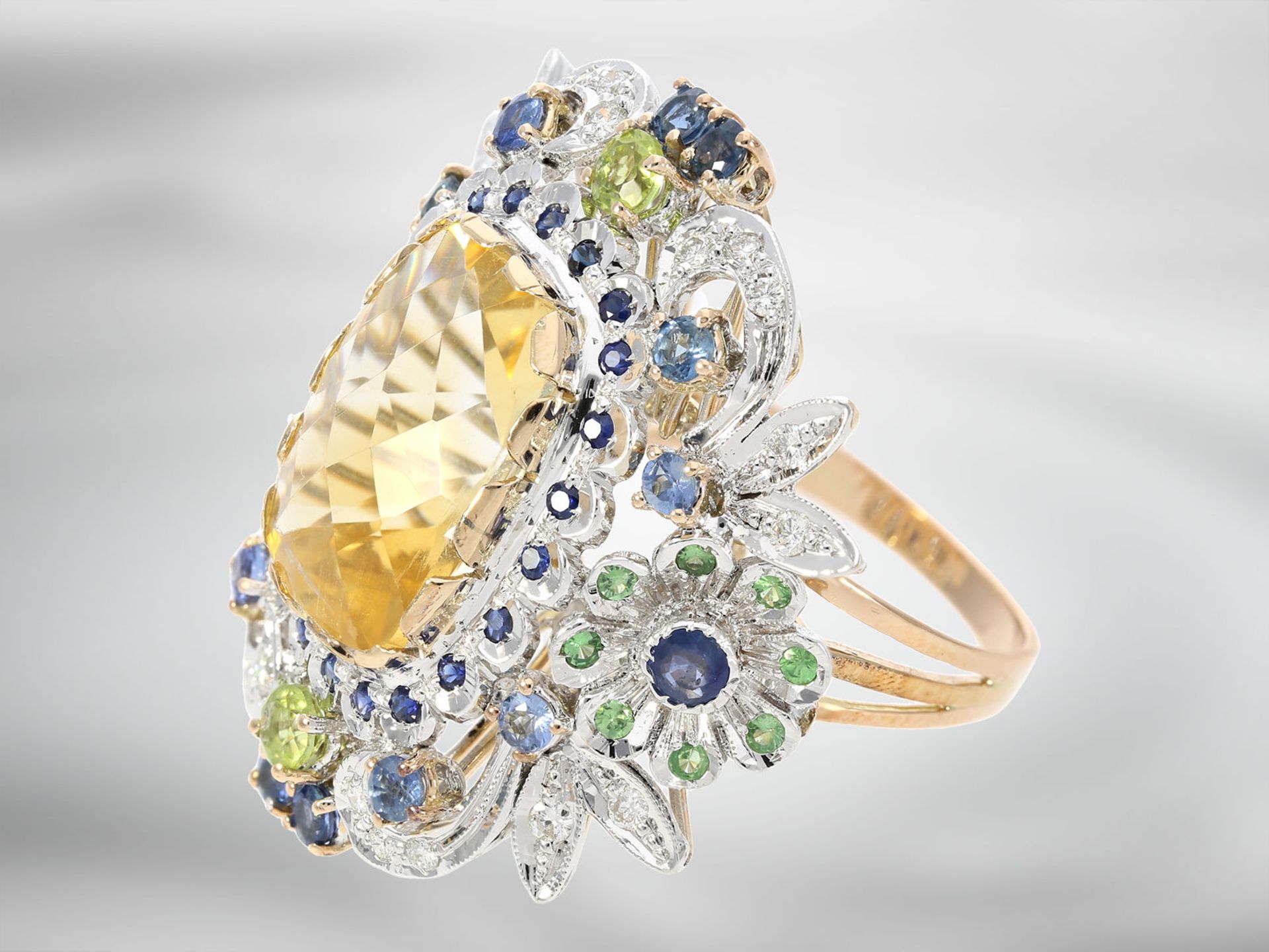 Ring: extravaganter italienischer Designer-Ring mit Citrin, Saphiren und Brillanten, insgesamt ca. 1