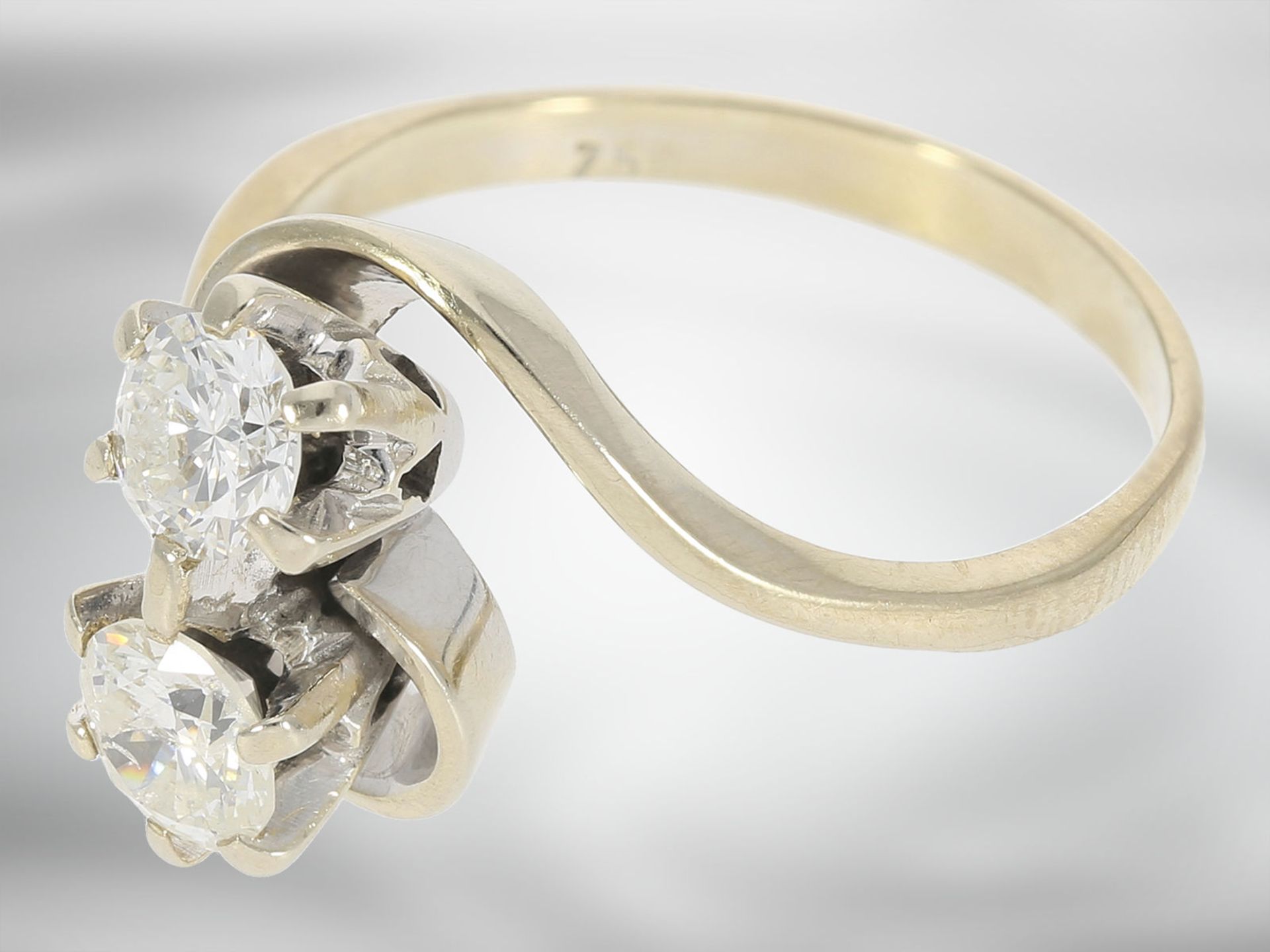 Ring: attraktiver vintage Brillantring, insgesamt ca. 0,95ct, 18K Gelbgold, Handarbeit - Image 2 of 3