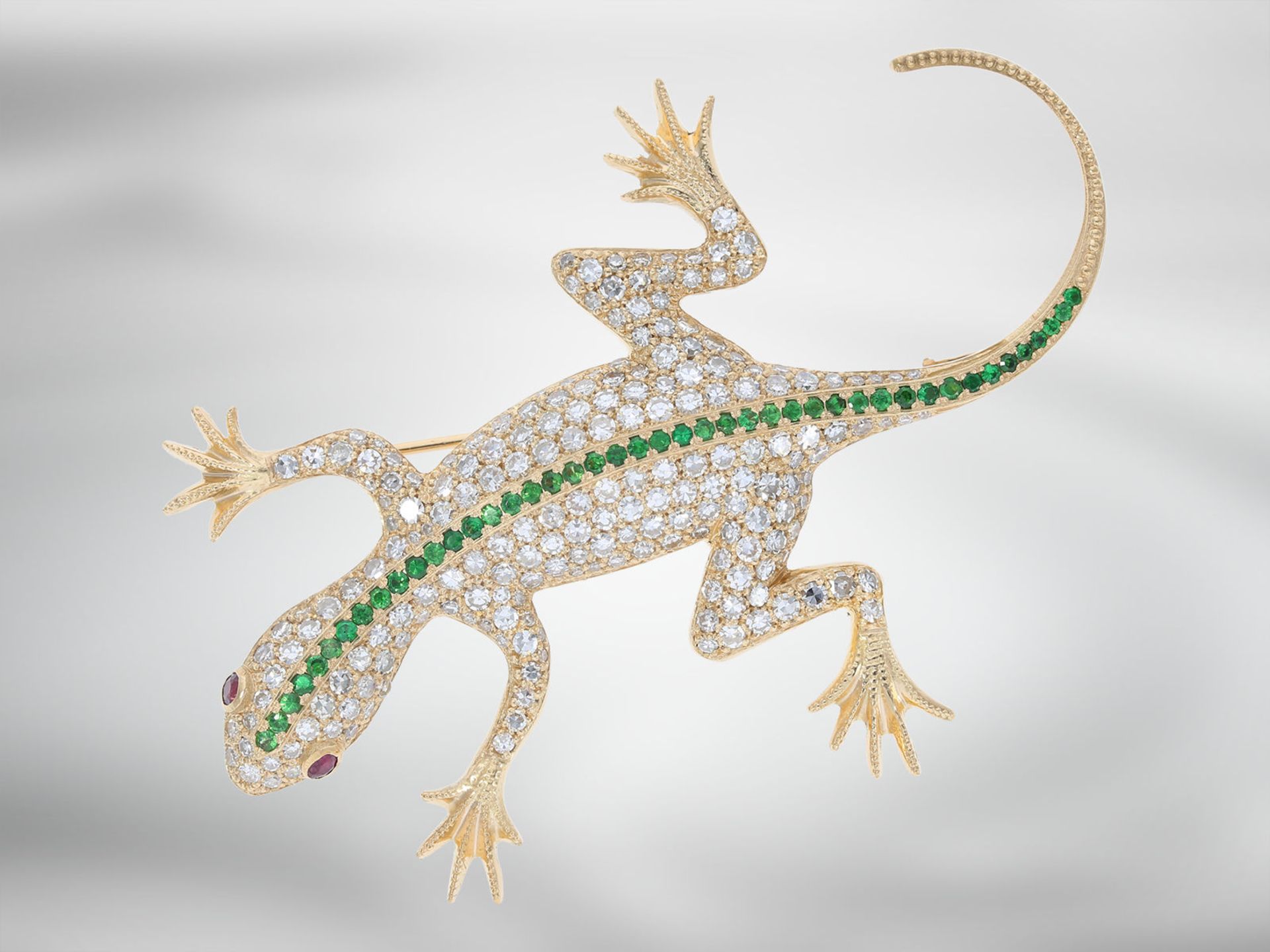 Brosche/Nadel: Salamander mit Brillant- und Smaragdbesatz sowie Rubinen, absolute Spitzenqualität, c - Image 2 of 4