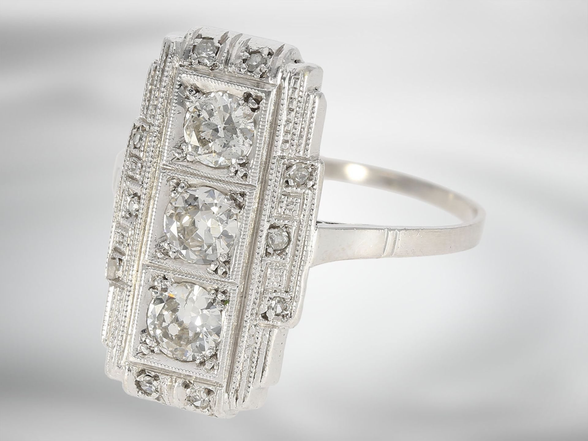 Ring: schöner Art déco Platinring mit Diamanten, insgesamt ca. 0,62ct - Image 3 of 3