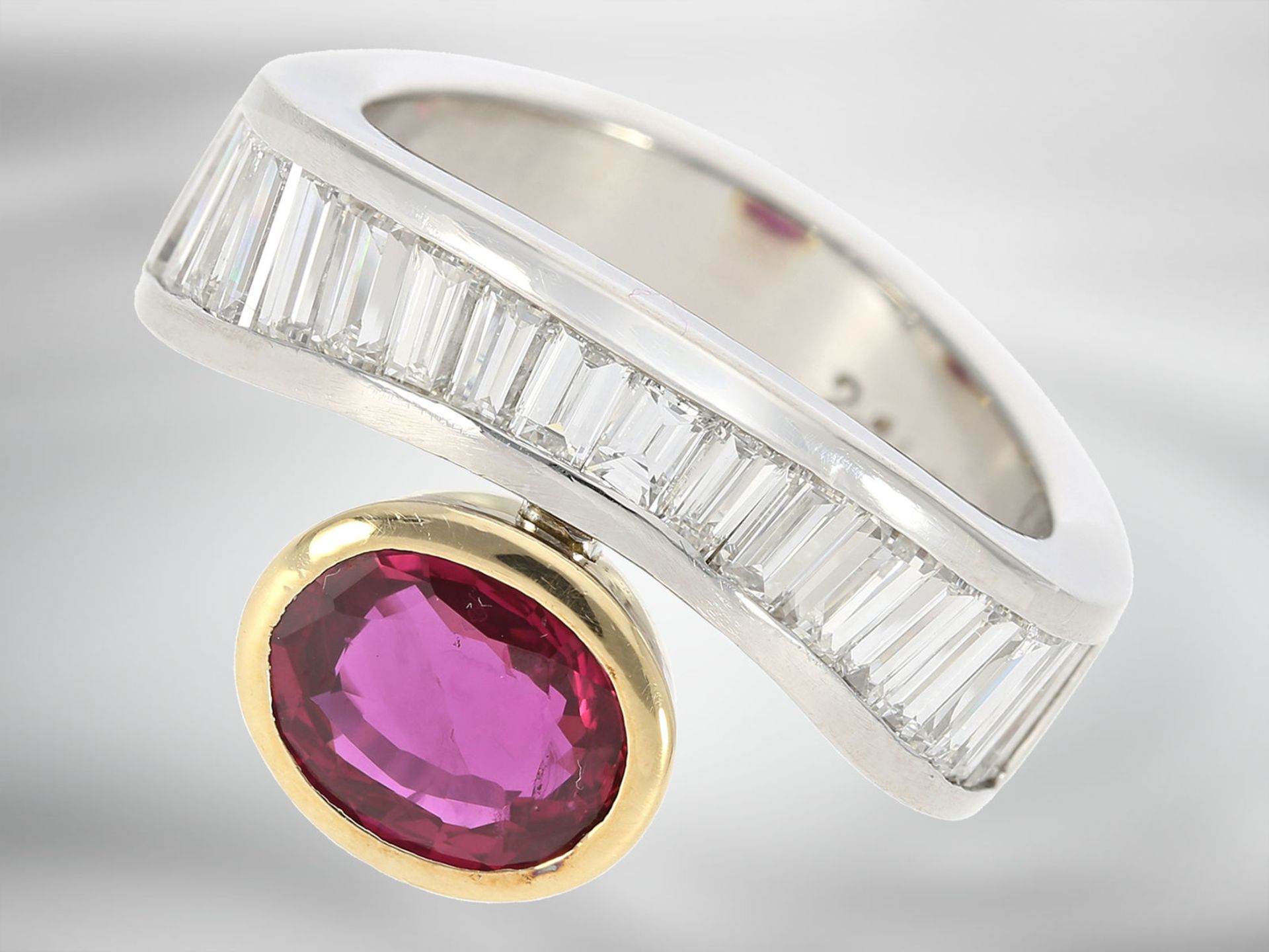 Ring: sehr hochwertiger Rubin/Diamant-Goldschmiedering, zusammen 3,78ct