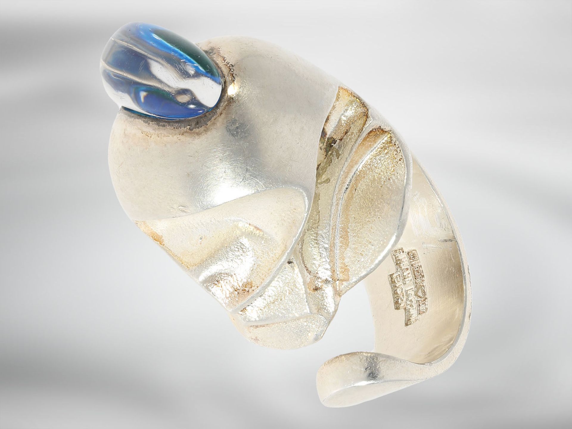 Ring: Designerring 'Yarra's Helmet' aus der Manufaktur Lapponia, mit Acryl, Sterlingsilber, Finnland - Image 6 of 6