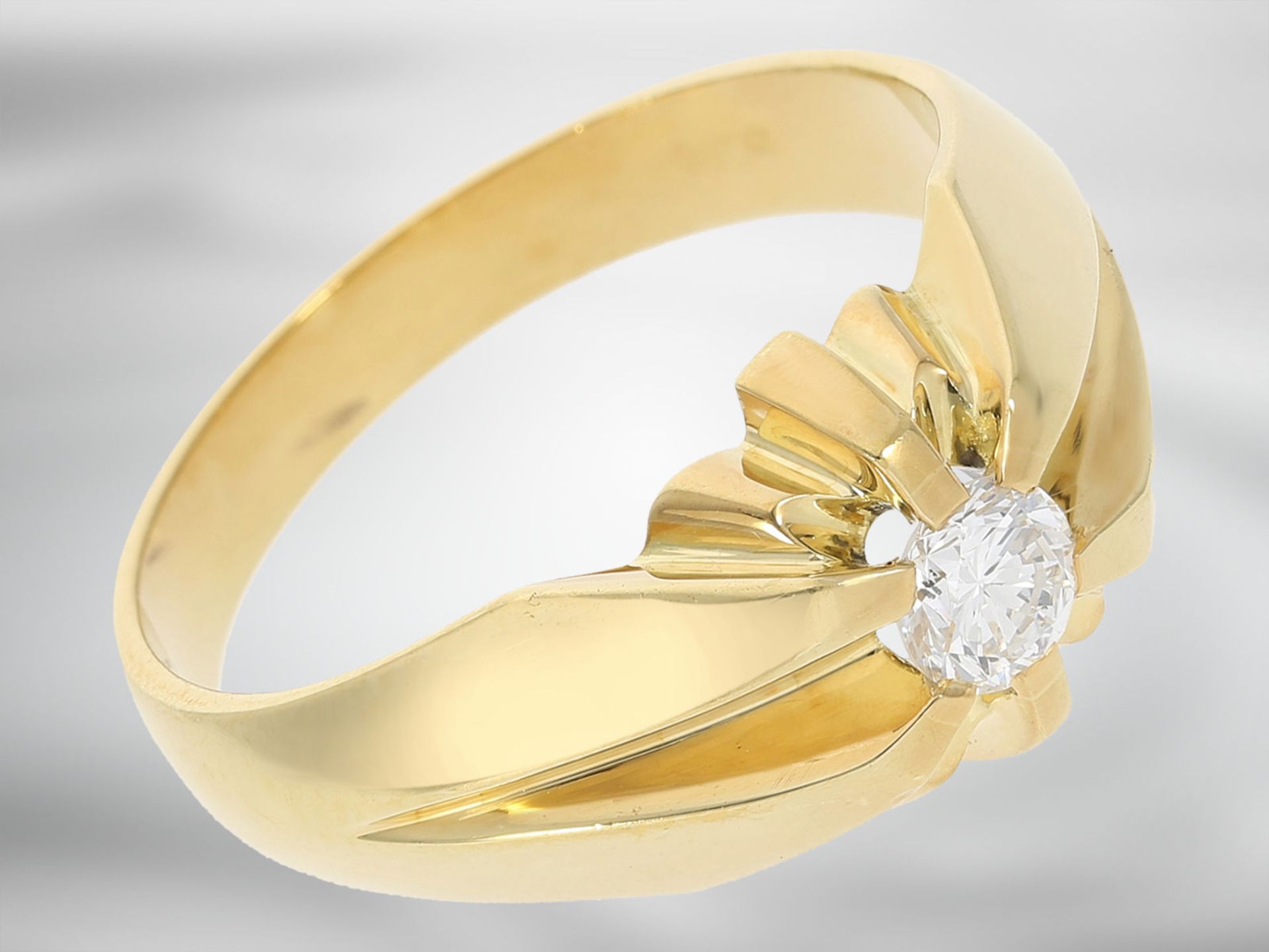 Ring: dekorativer vintage Solitär/Brillantring, ca. 0,39ct, 18K Gelbgold - Image 2 of 3