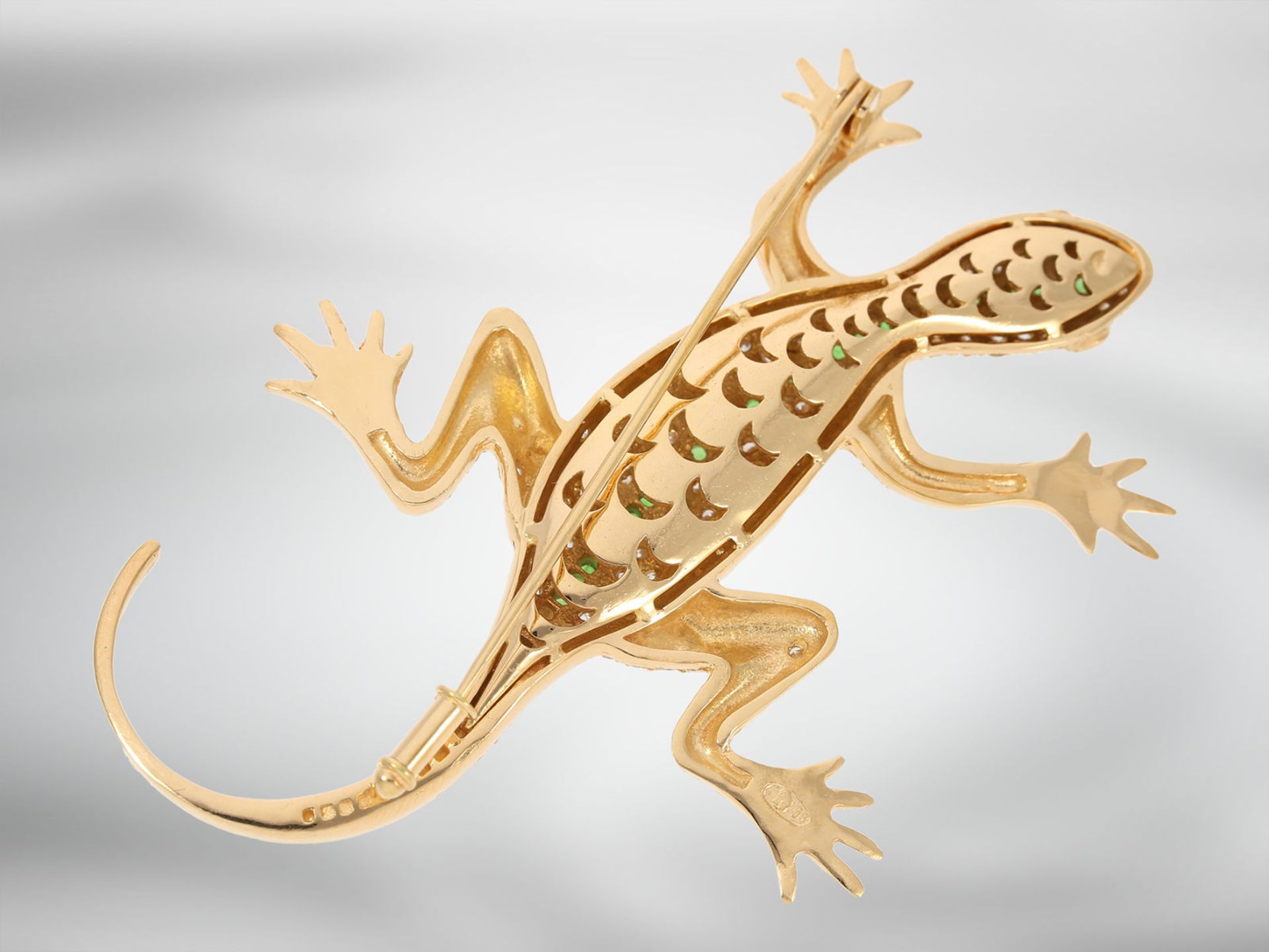 Brosche/Nadel: Salamander mit Brillant- und Smaragdbesatz sowie Rubinen, absolute Spitzenqualität, c - Image 4 of 4