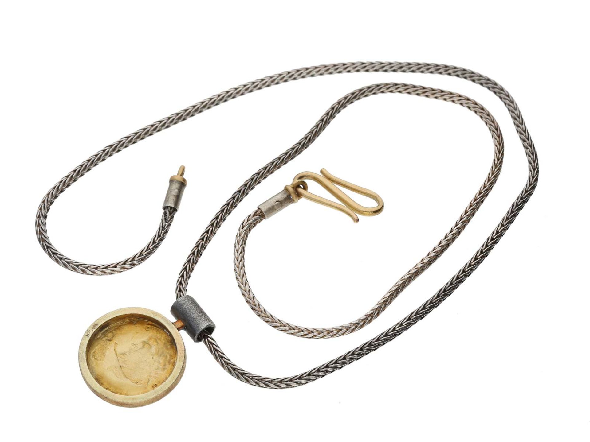 Kette/Collier/Anhänger: silberne Schlangenkette mit goldenem Anhänger, Schauseite Nachprägung einer - Image 2 of 2