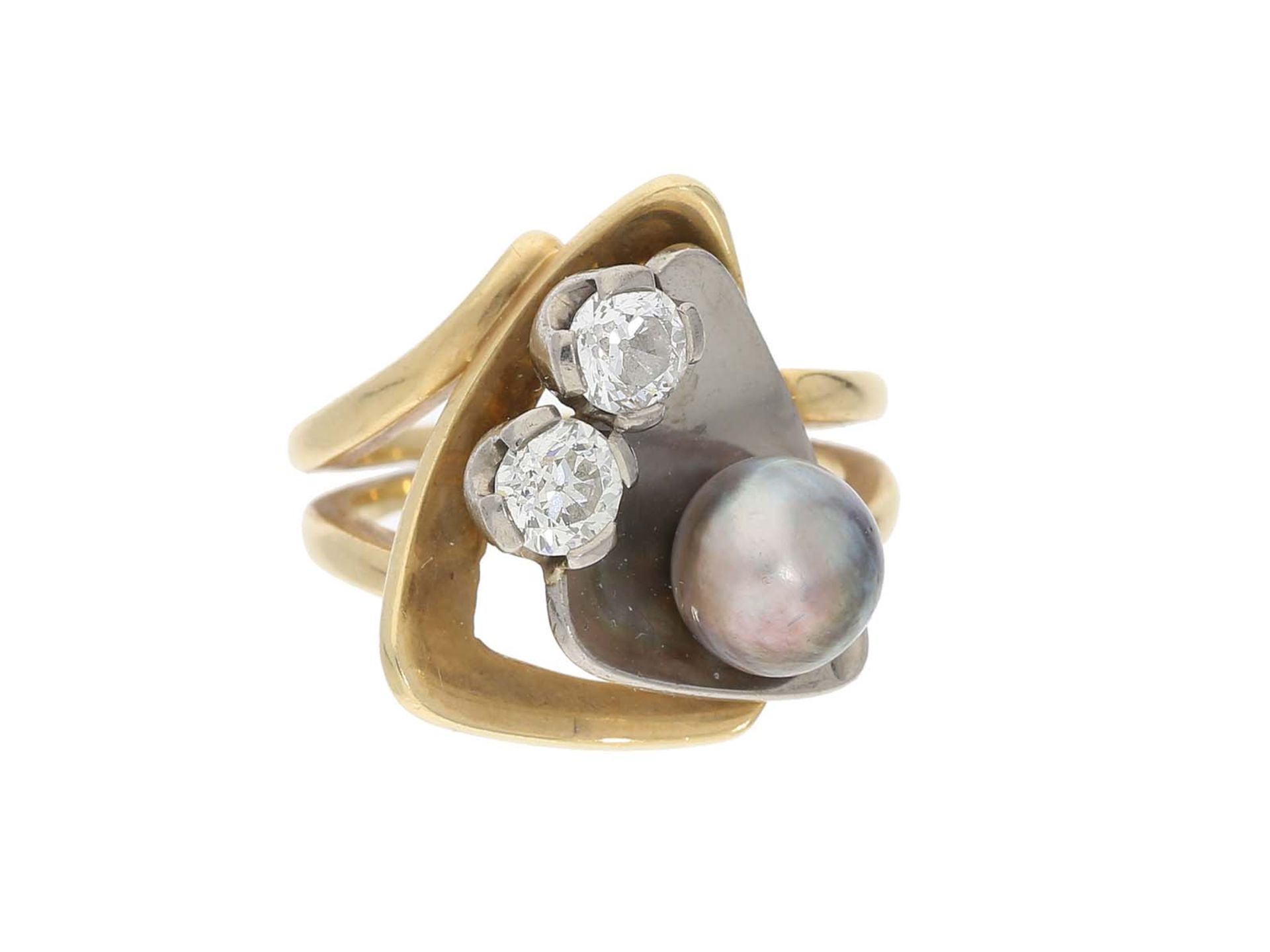 Ring: dekorativer Zuchtperlring mit Altschliff-Diamanten, insgesamt ca. 0,54ct