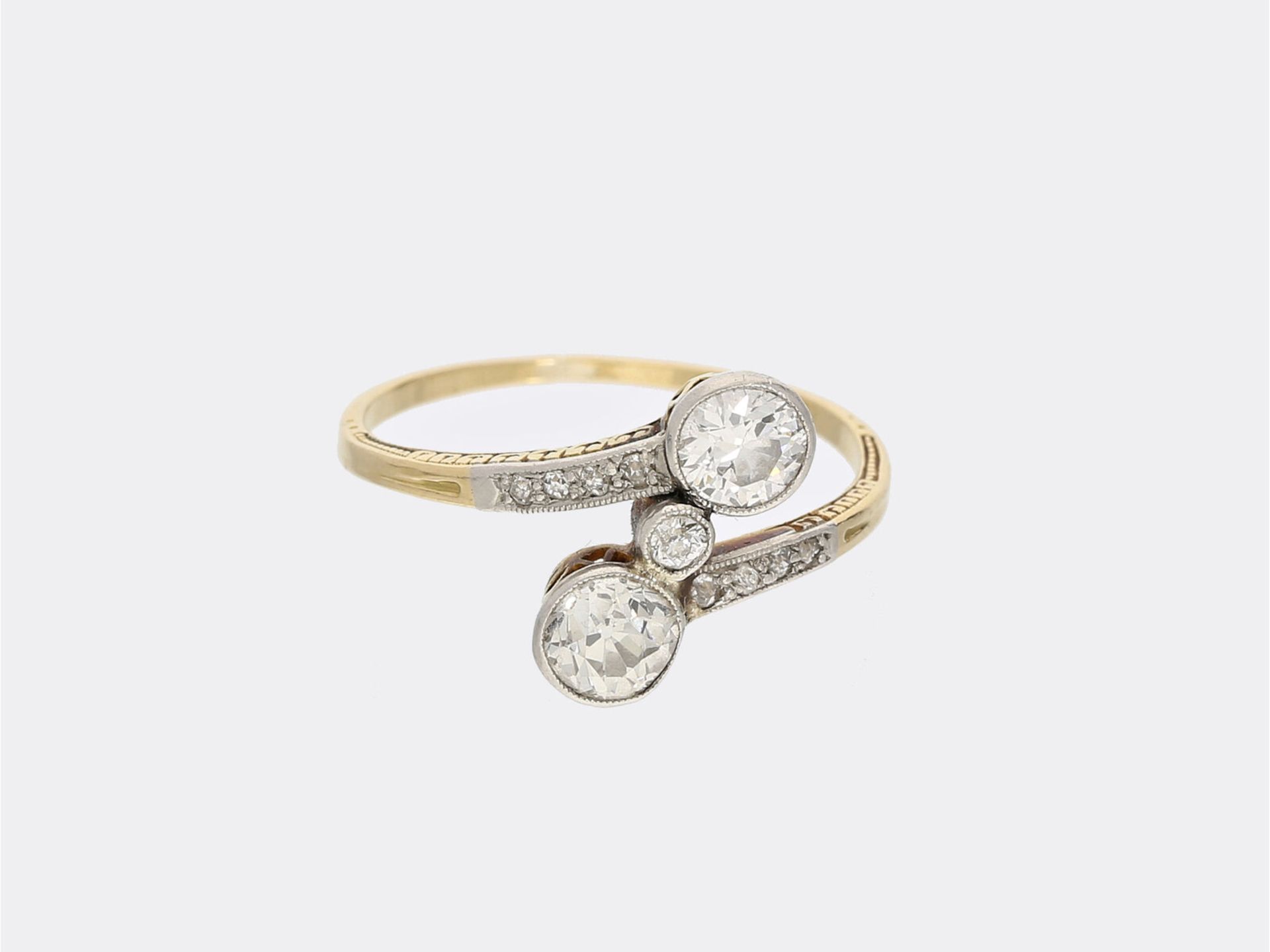 Ring: antiker, zierlicher Ring mit schönen Altschliffdiamanten, 18K Gold, insgesamt über 1ct, Jugend