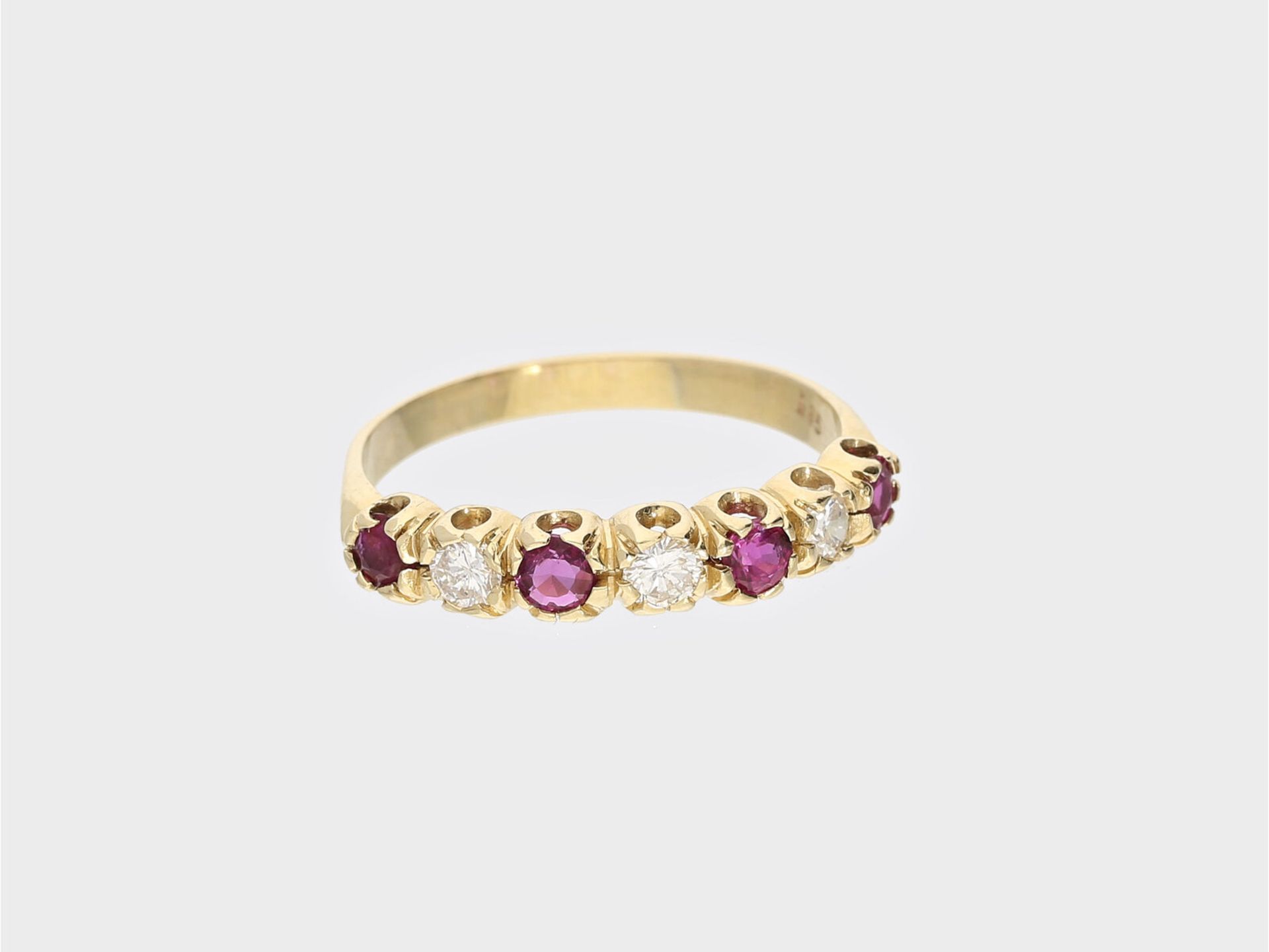 Ring: 14K vintage Ring mit Rubinen und Brillanten, Ca. Ø19,5mm, RG61, ca. 2,8g, 14K Gold,