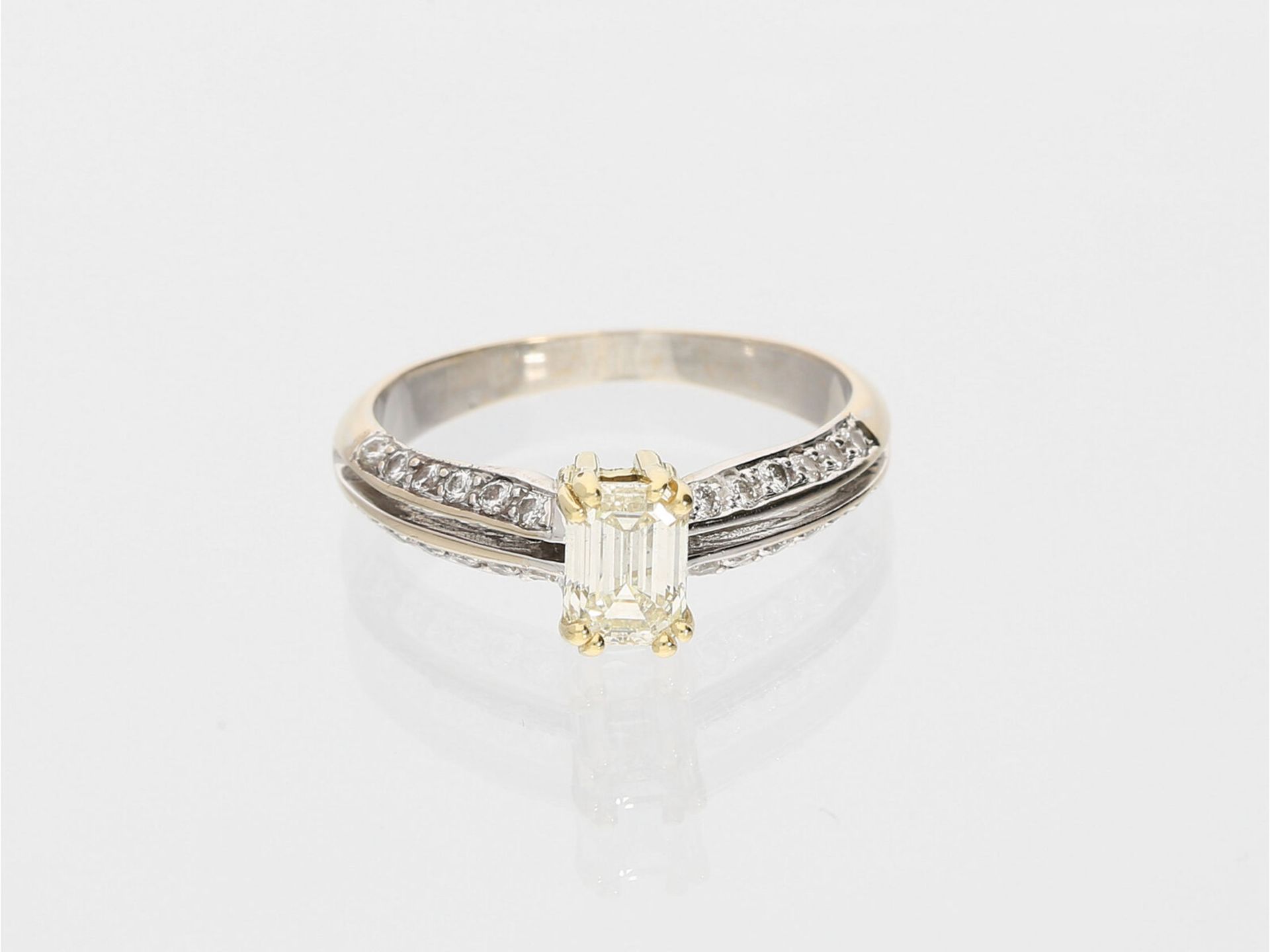 Ring: moderner und dekorativer Diamantring, ca. 1,14ct, Ca. Ø17mm, RG54, ca. 3,5g, 18K Weißgold, Rin - Bild 2 aus 2