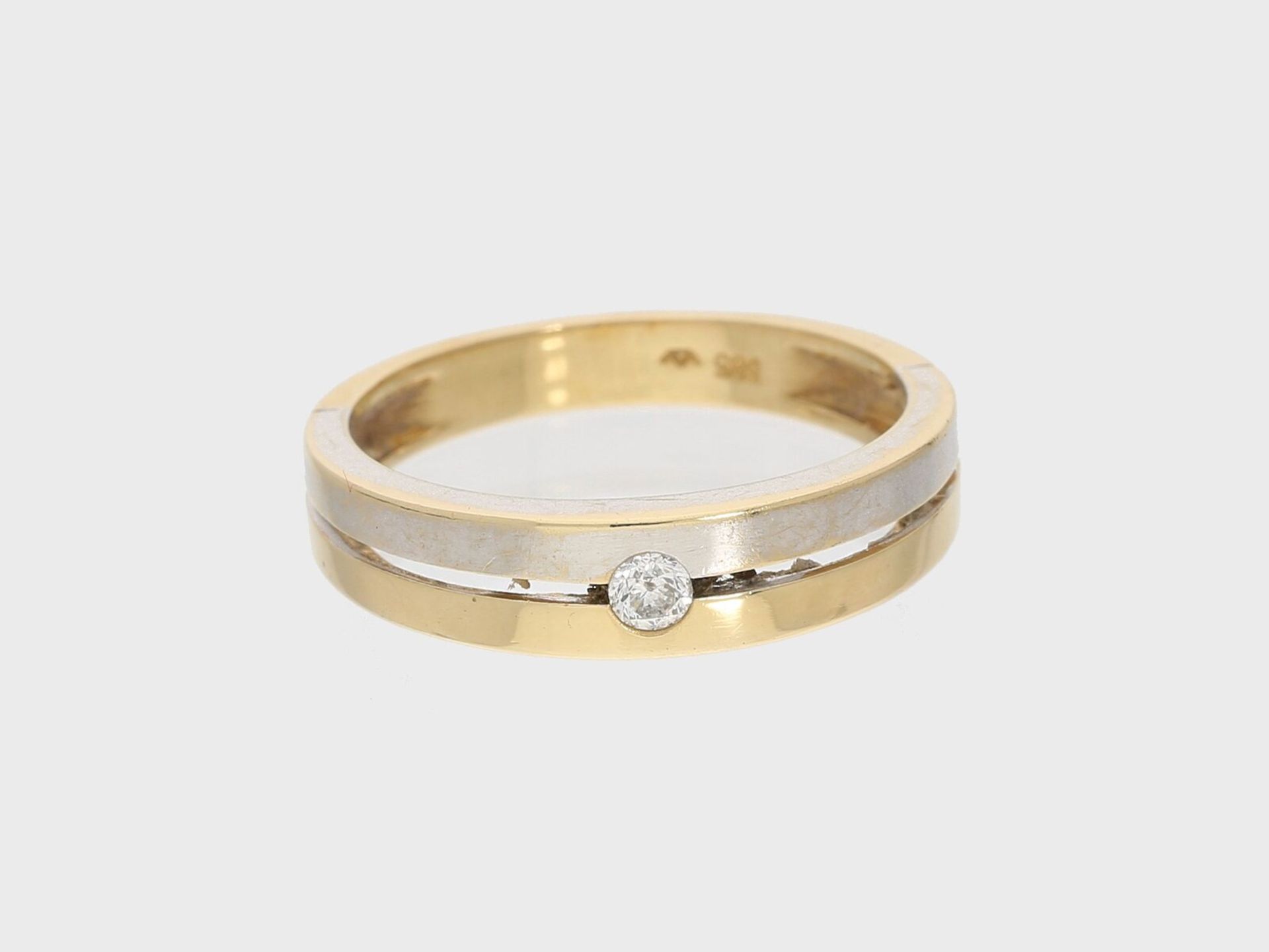 Ring: moderner 14K Solitär/Brillantring, Ca. Ø19mm, RG59, ca. 3,9g, 14K Gold, Ringschiene schauseiti