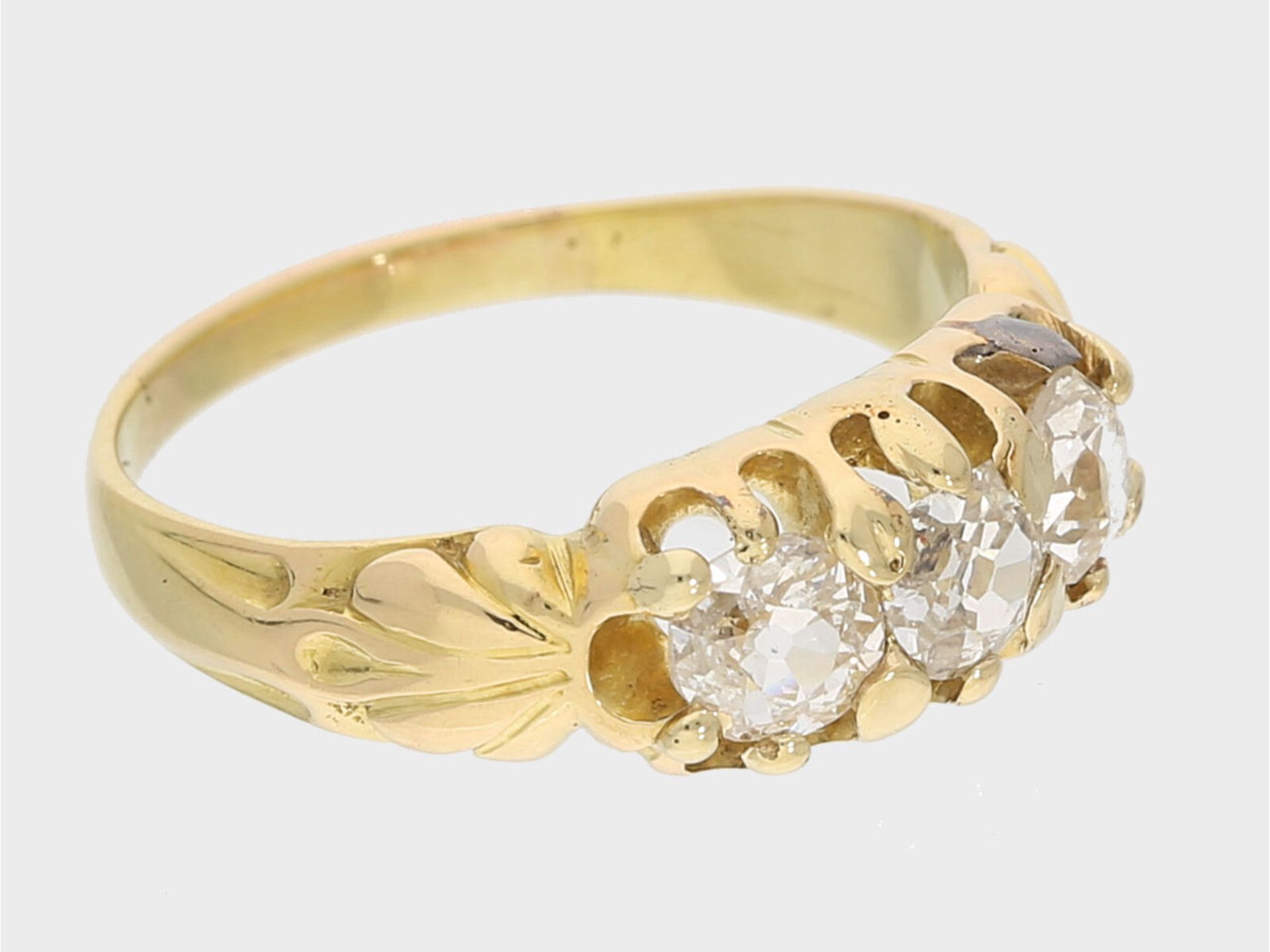 Ring: kleiner antiker Goldring mit Altschliff-Diamanten, insgesamt ca. 0,63ct, 14K Gold: Ca.