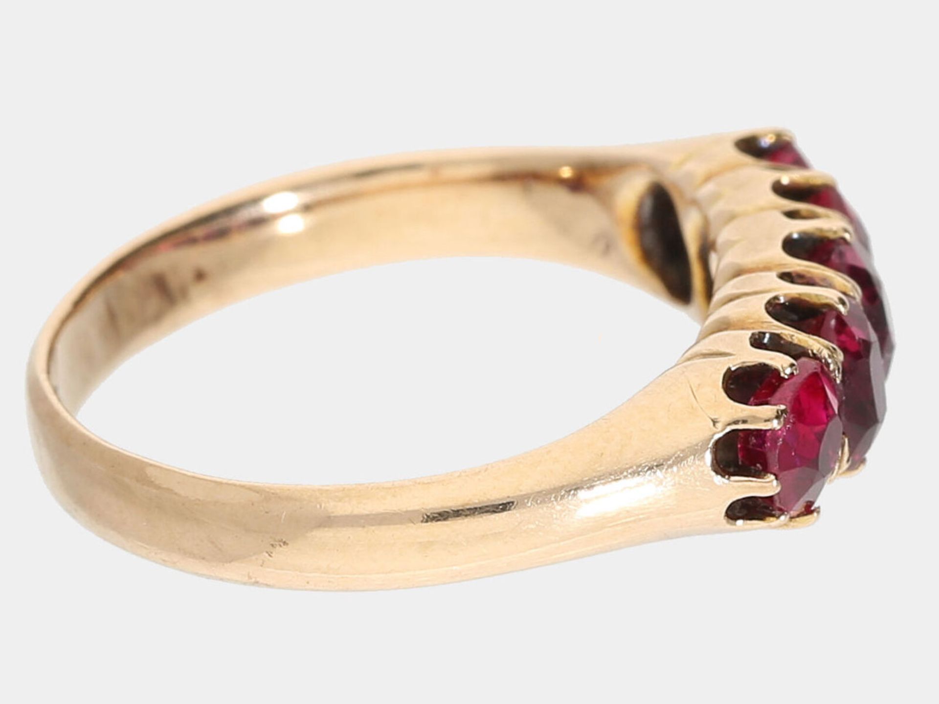 Ring: dekorativer vintage Roségoldring mit Rubinen, insgesamt ca. 1,2ct: Ca. Ø17mm, RG53, Breite