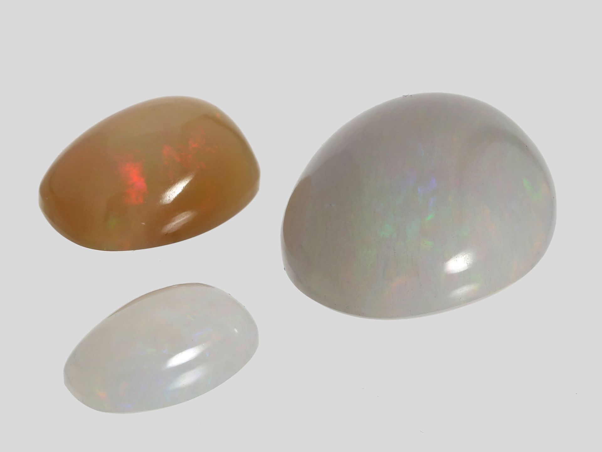 Opal: 3 äthiopische Welo Opale, insgesamt ca. 21ct: Schönes Konvolut aus 2 weißen und 1