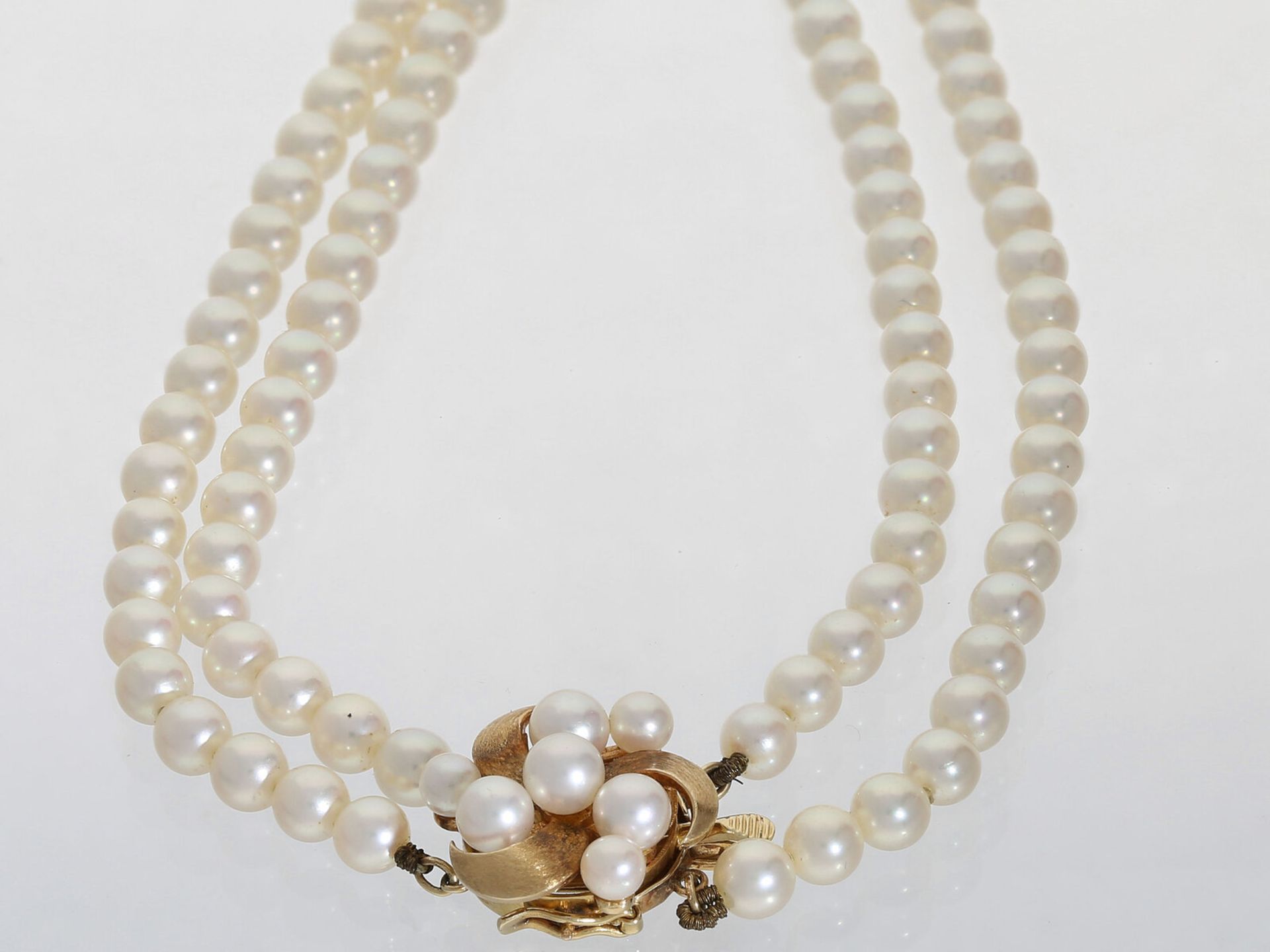 Kette/Collier: hochfeines 2-reihiges vintage Akoya-Zuchtperlencollier, 14K Gold, Mikimoto: Ca. - Image 2 of 2