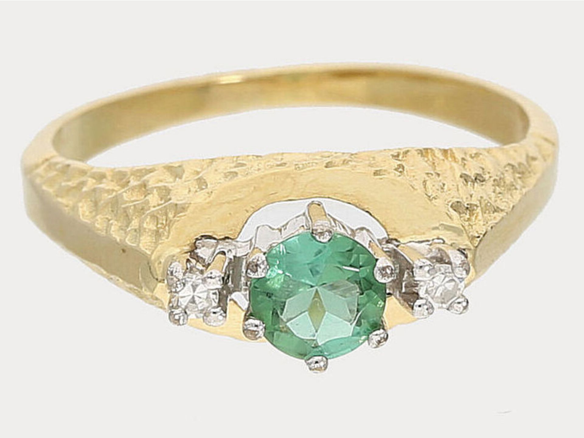 Ring: vintage Goldschmiedering mit einem Turmalin und Diamantbesatz