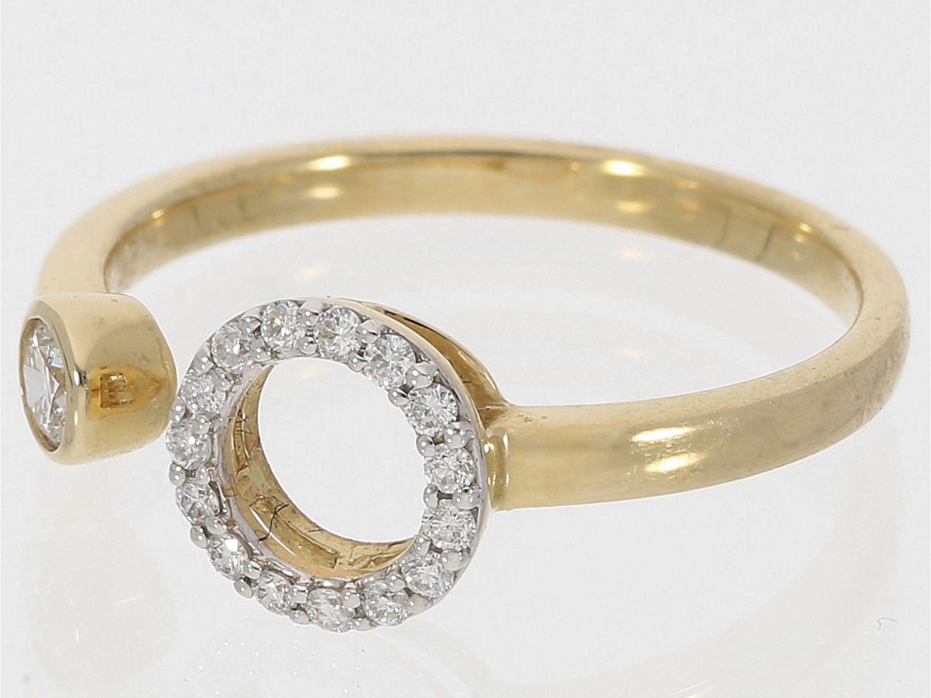 Ring: interessant gefertigter Designer-Goldschmiedering mit Brillanten, ca. 0,3ct - Bild 2 aus 2
