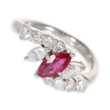 Ring: sehr dekorativer Diamantring mit feinem unbehandeltem Rubin "Vivid Pink Red", insges. 1,46ct,