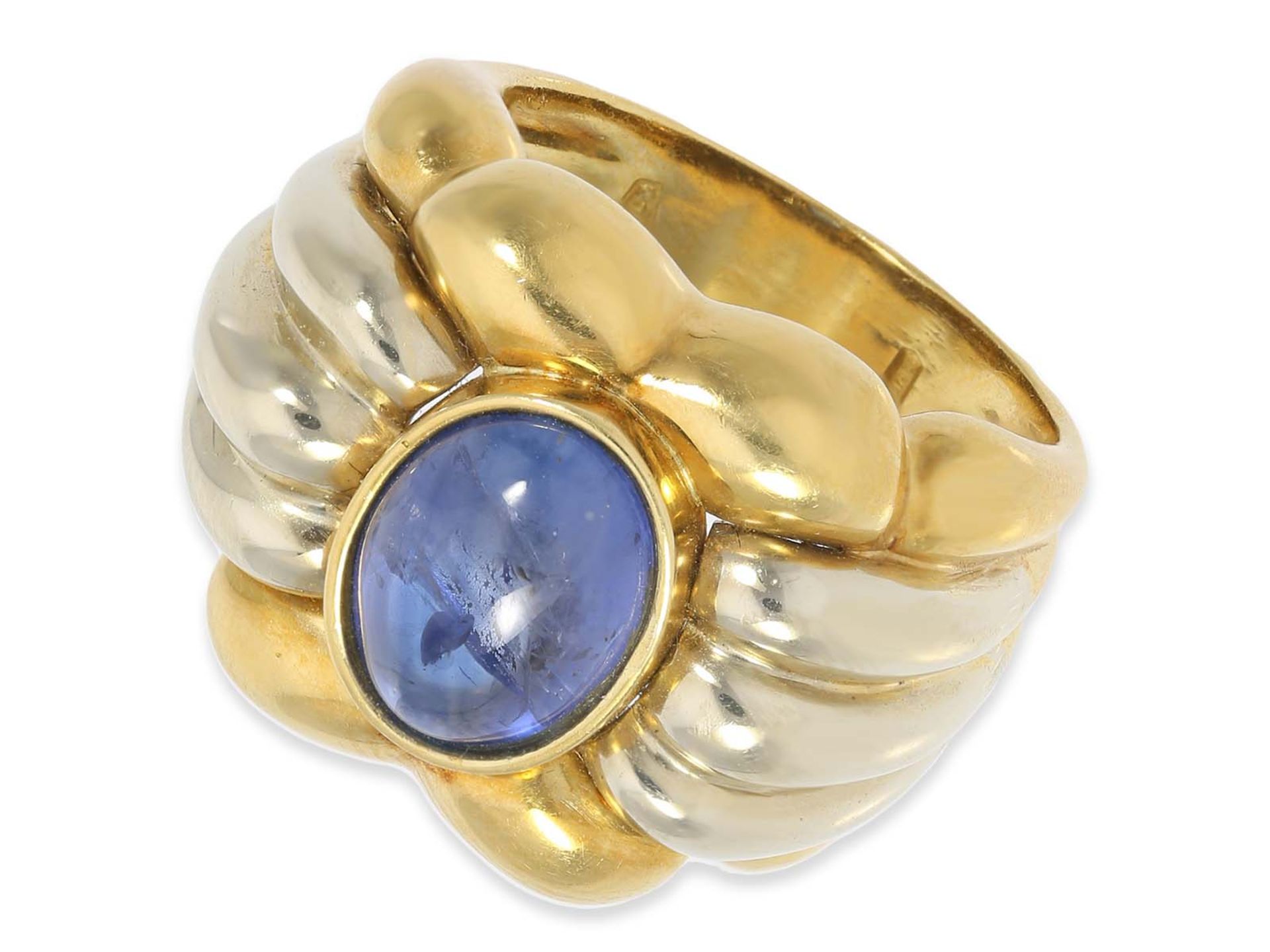 Ring: attraktiver, solider neuwertiger Gelbgoldring mit Saphircabochon von ca. 4ct, 18K Gold
