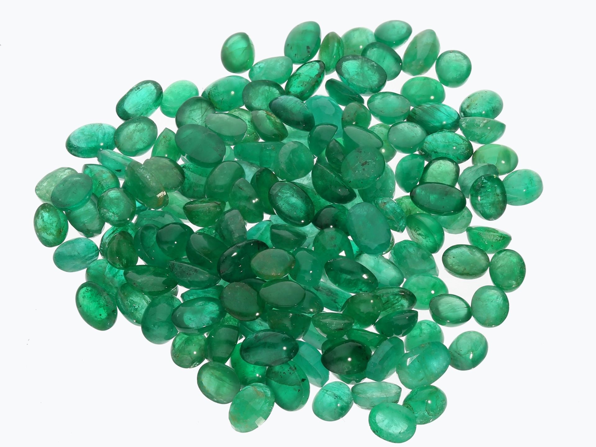 Smaragde: großes Konvolut aus kleinen Smaragden, insgesamt ca. 216ct