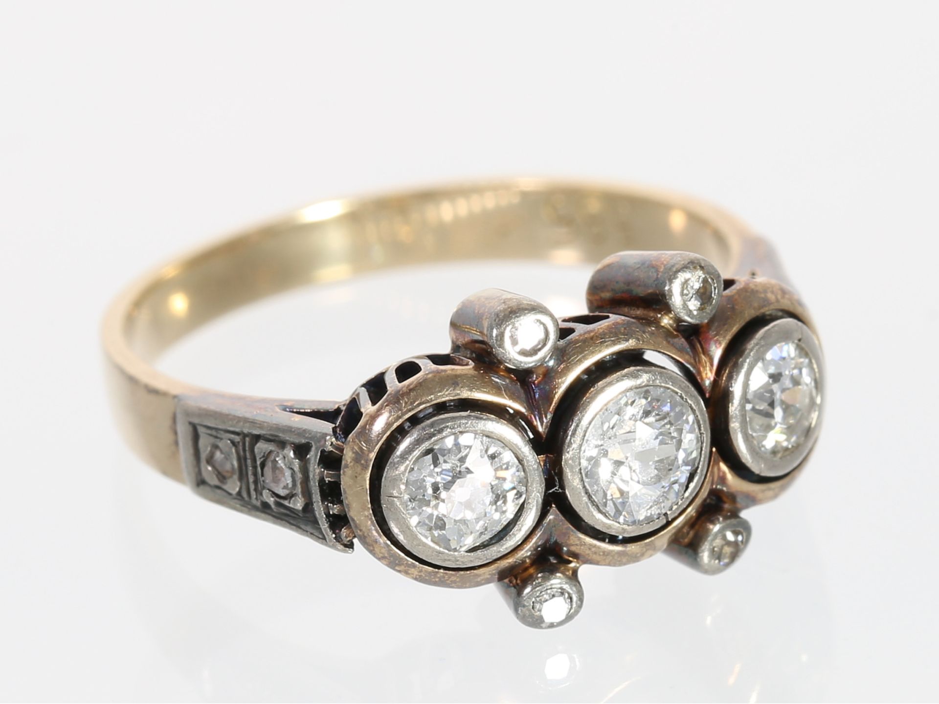 Ring: kleiner antiker Goldring mit Altschliff-Brillanten, insgesamt ca. 0,52ct, 14K Gold - Image 2 of 3