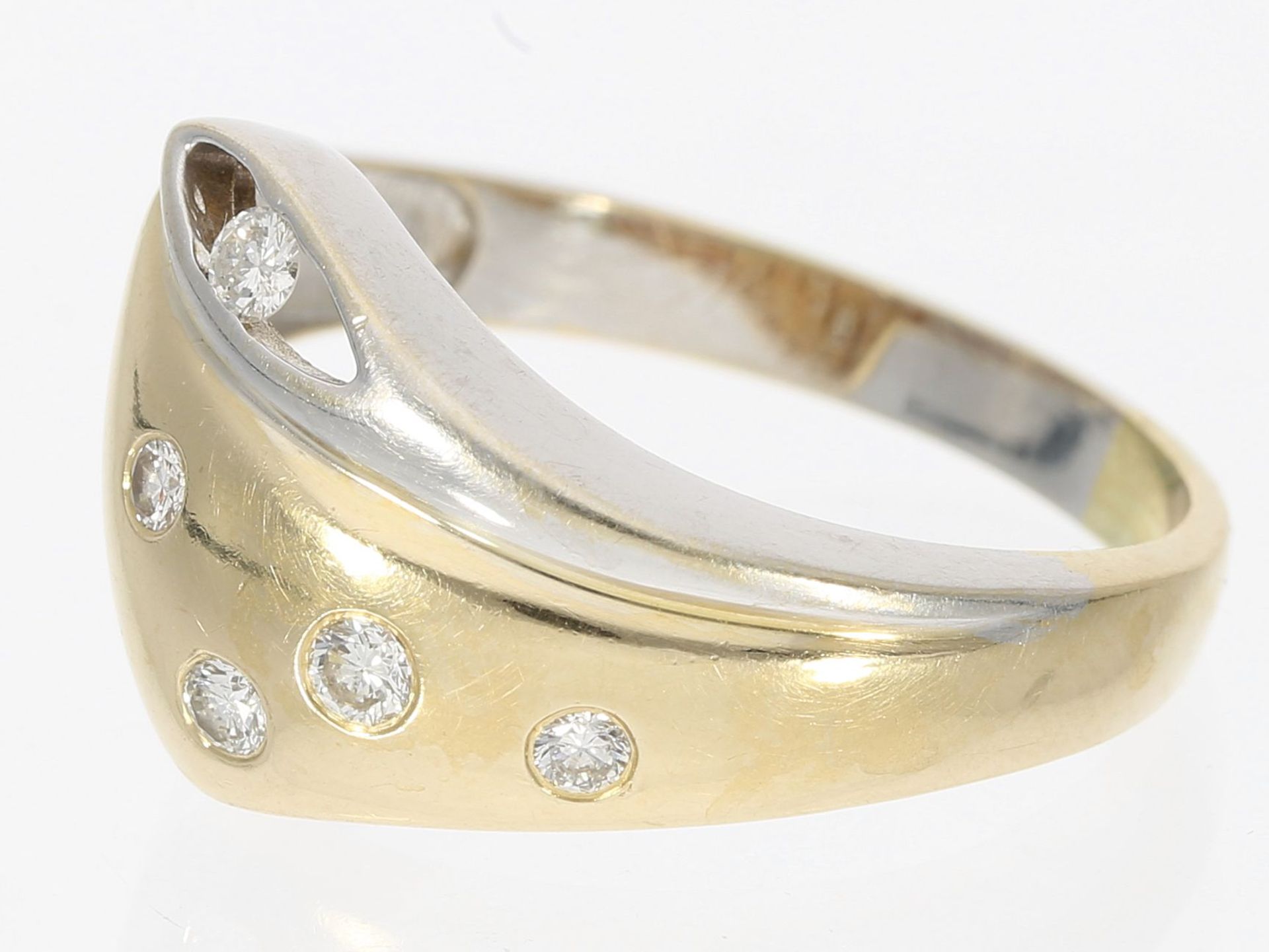 Ring: dekorativer vintage Bicolor-Ring mit Brillanten, insgesamt ca. 0,18ct - Image 2 of 2