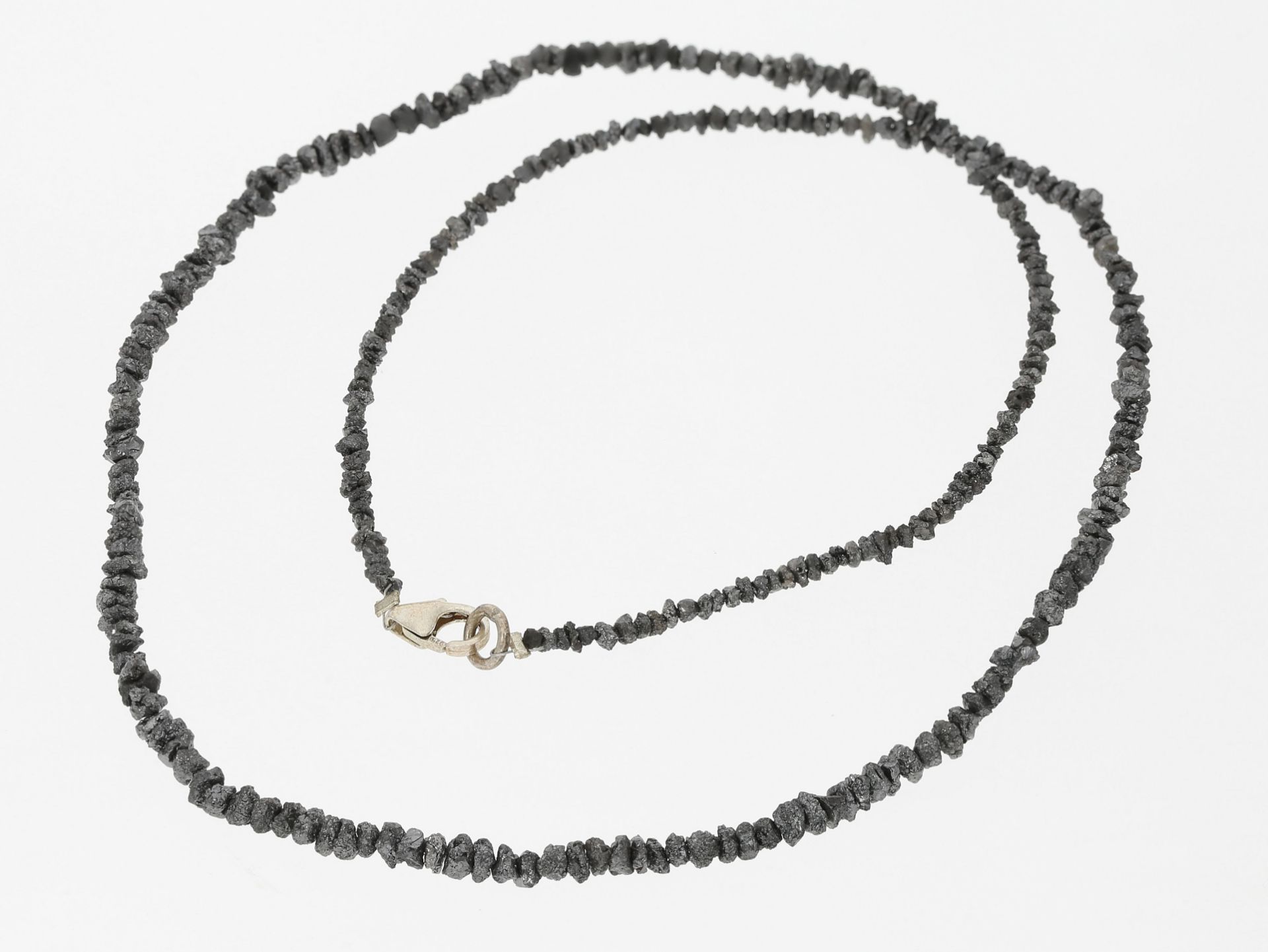 Kette/Collier: zartes Collier mit schwarzen Rohdiamanten