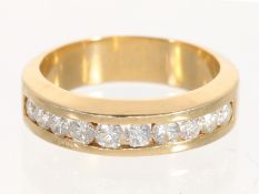 Ring: schöner Halbmemoire-Goldschmiedering mit hochwertigem Brillantbesatz, ca. 1ct