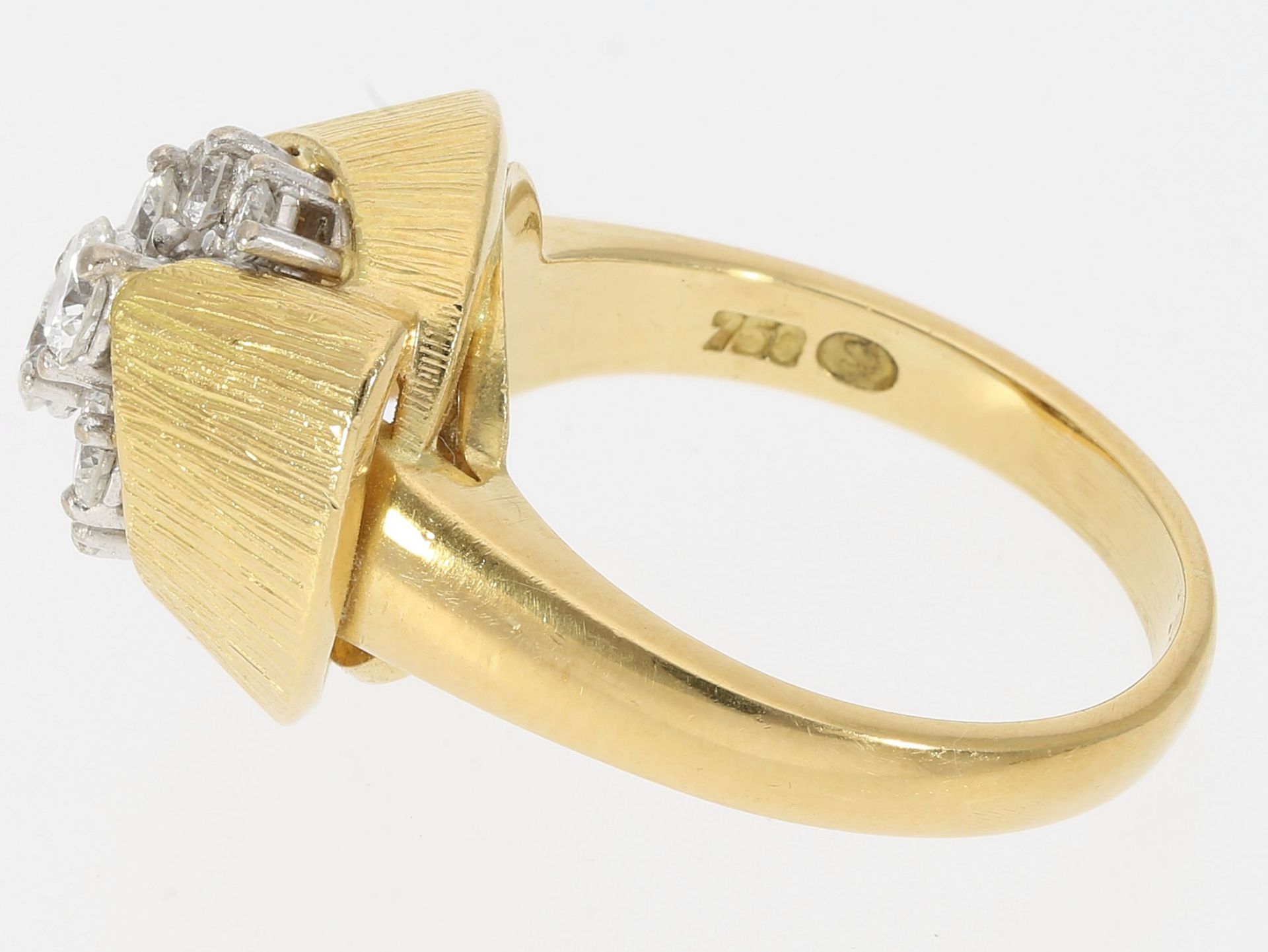 Ring: sehr dekorativer vintage Goldschmiedering mit Brillanten, insges. ca. 0,65ct, 18K Gold - Image 2 of 2