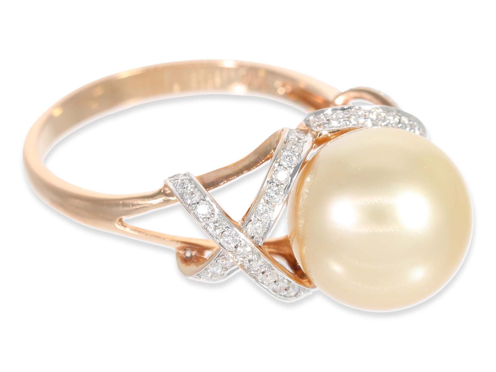 Ring: attractive South Sea cultured pearl ring with diamonds, total approx. 0.6ct, 18K pink gold, li - Image 2 of 4