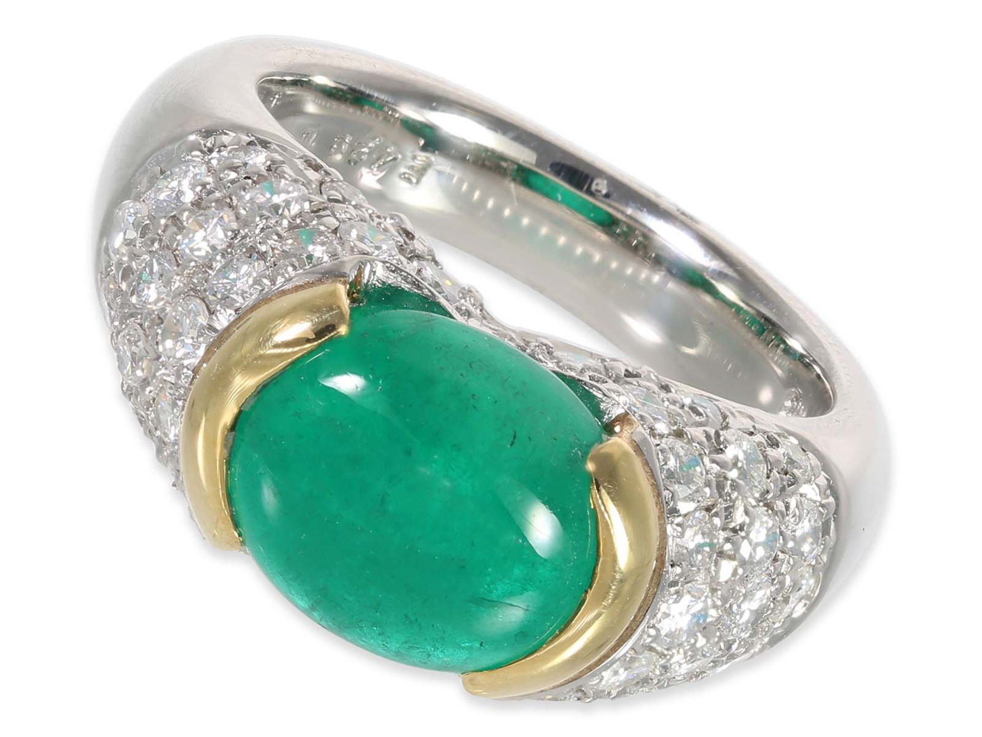 Ring: unworn, very beautiful and modern emerald/diamond goldsmith ring, ca.5,3ct, platinum/18K gold