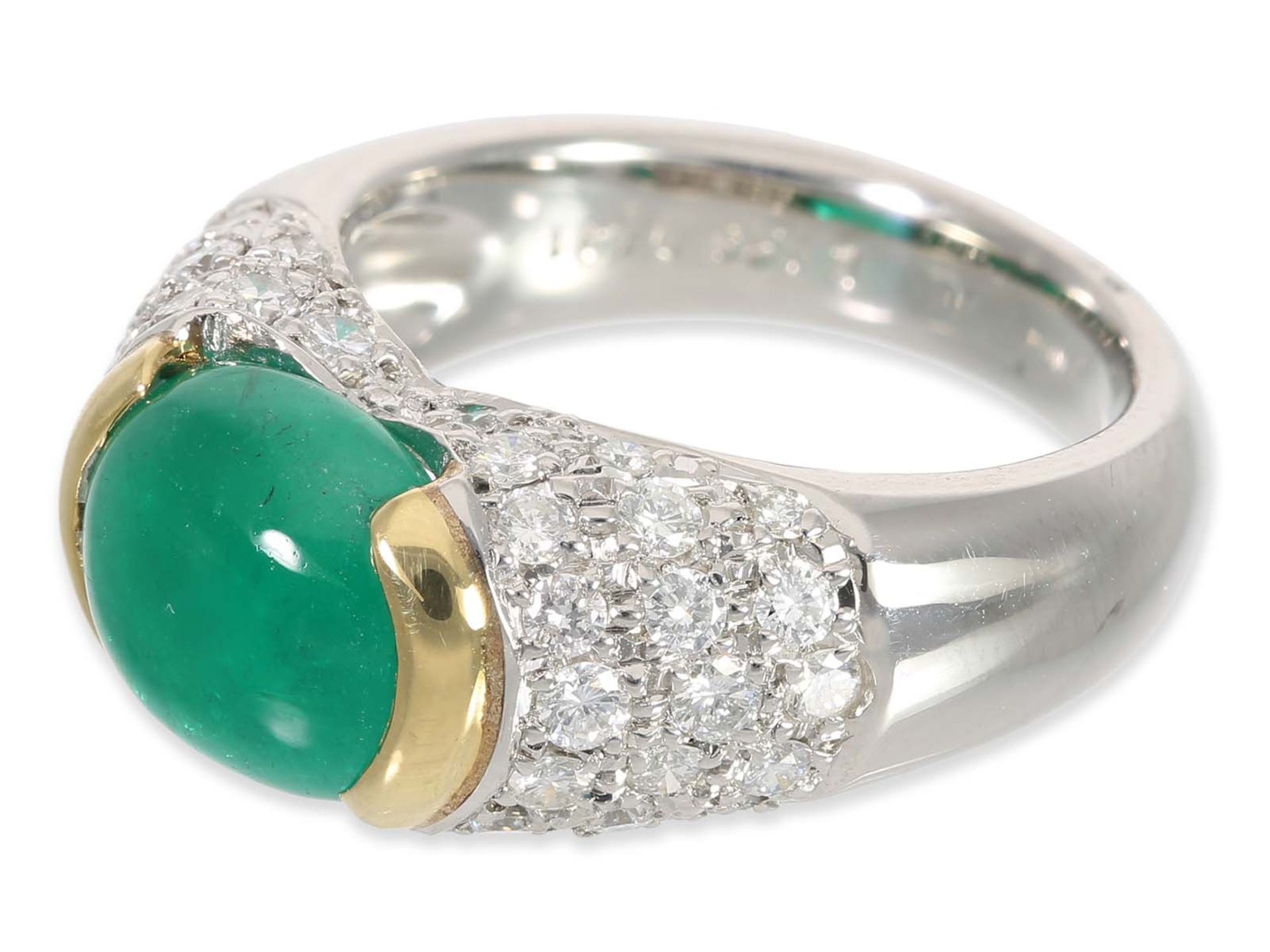 Ring: unworn, very beautiful and modern emerald/diamond goldsmith ring, ca.5,3ct, platinum/18K gold - Image 4 of 5