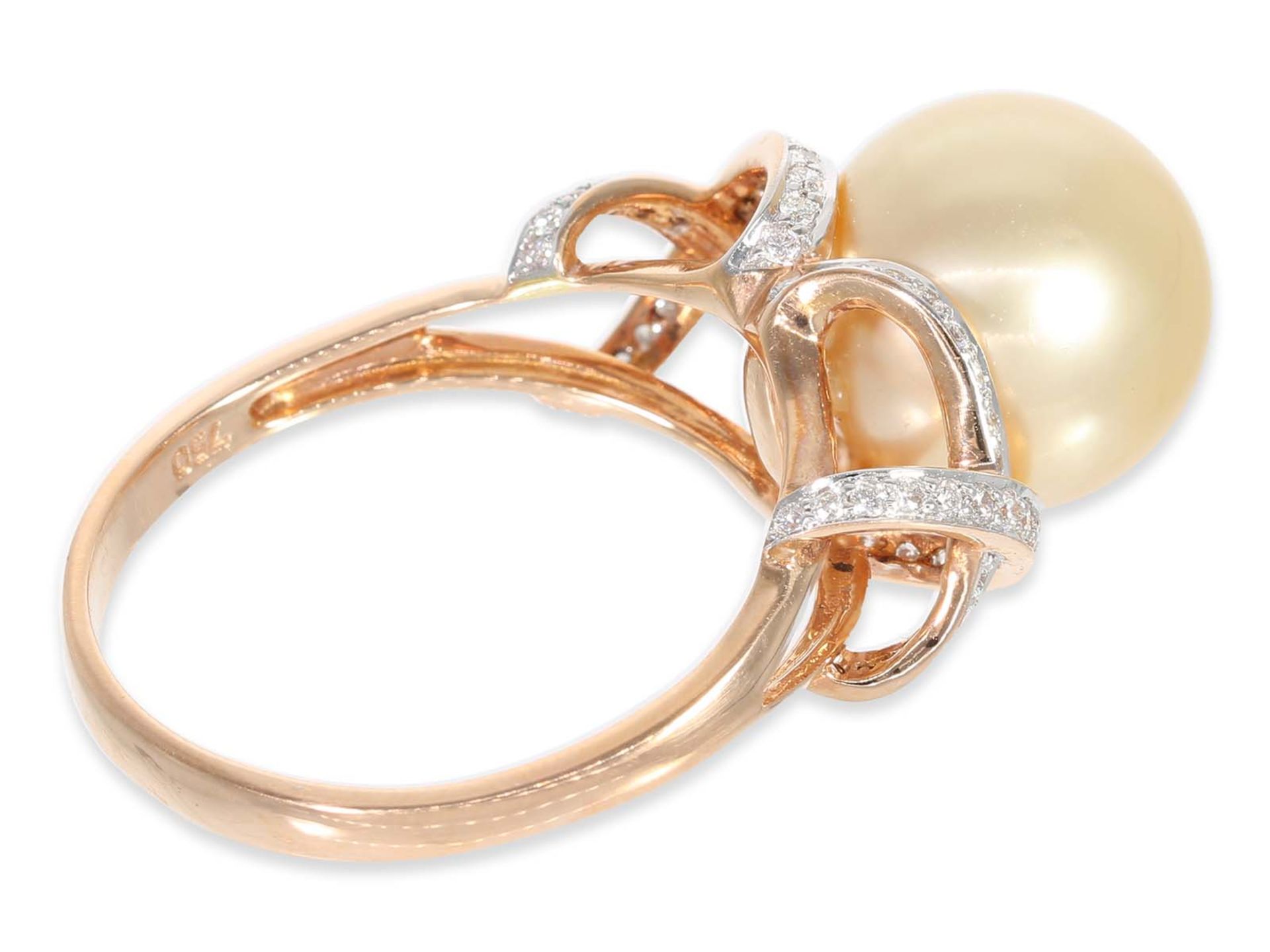 Ring: attractive South Sea cultured pearl ring with diamonds, total approx. 0.6ct, 18K pink gold, li - Image 4 of 4