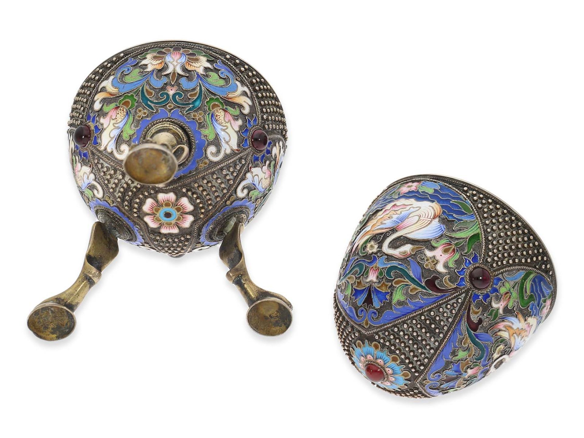 Box: richly decorated silver box with the finest enamels, Russia 20th century, in the style of the F - Image 4 of 5