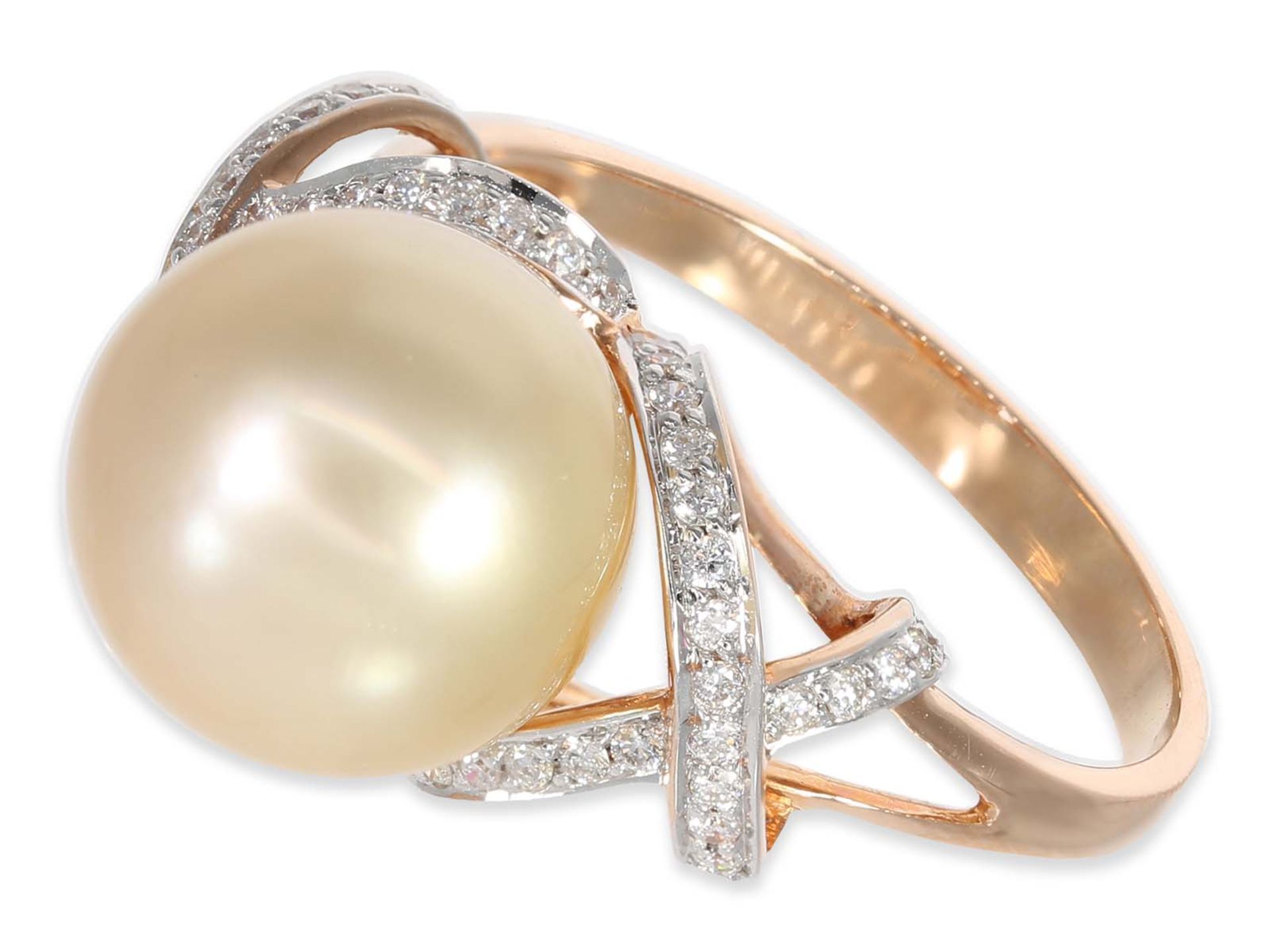 Ring: attractive South Sea cultured pearl ring with diamonds, total approx. 0.6ct, 18K pink gold, li