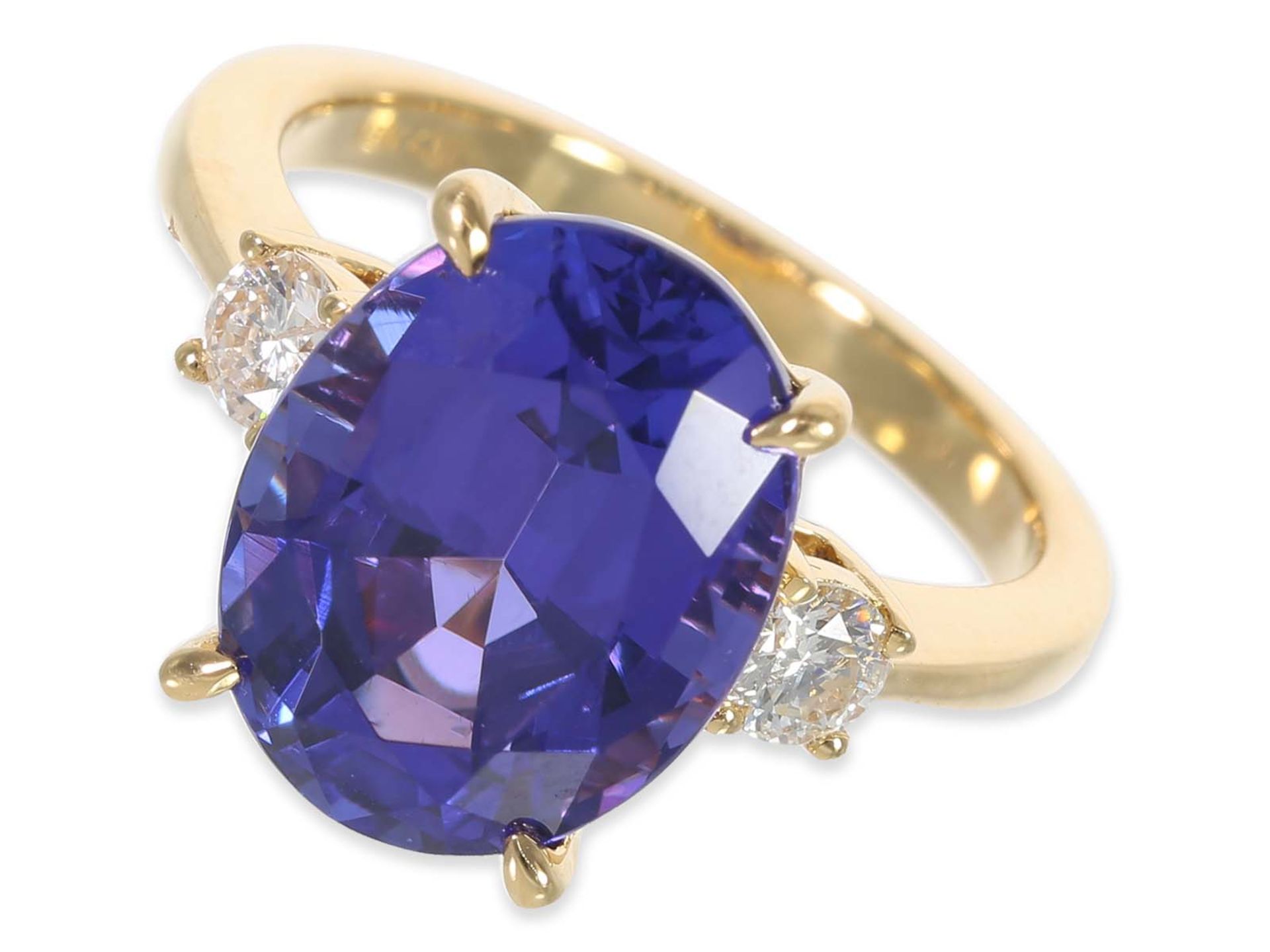 Ring: very beautiful like new diamond ring with a tanzanite of 7,83ct, 18K gold, with IGI Report