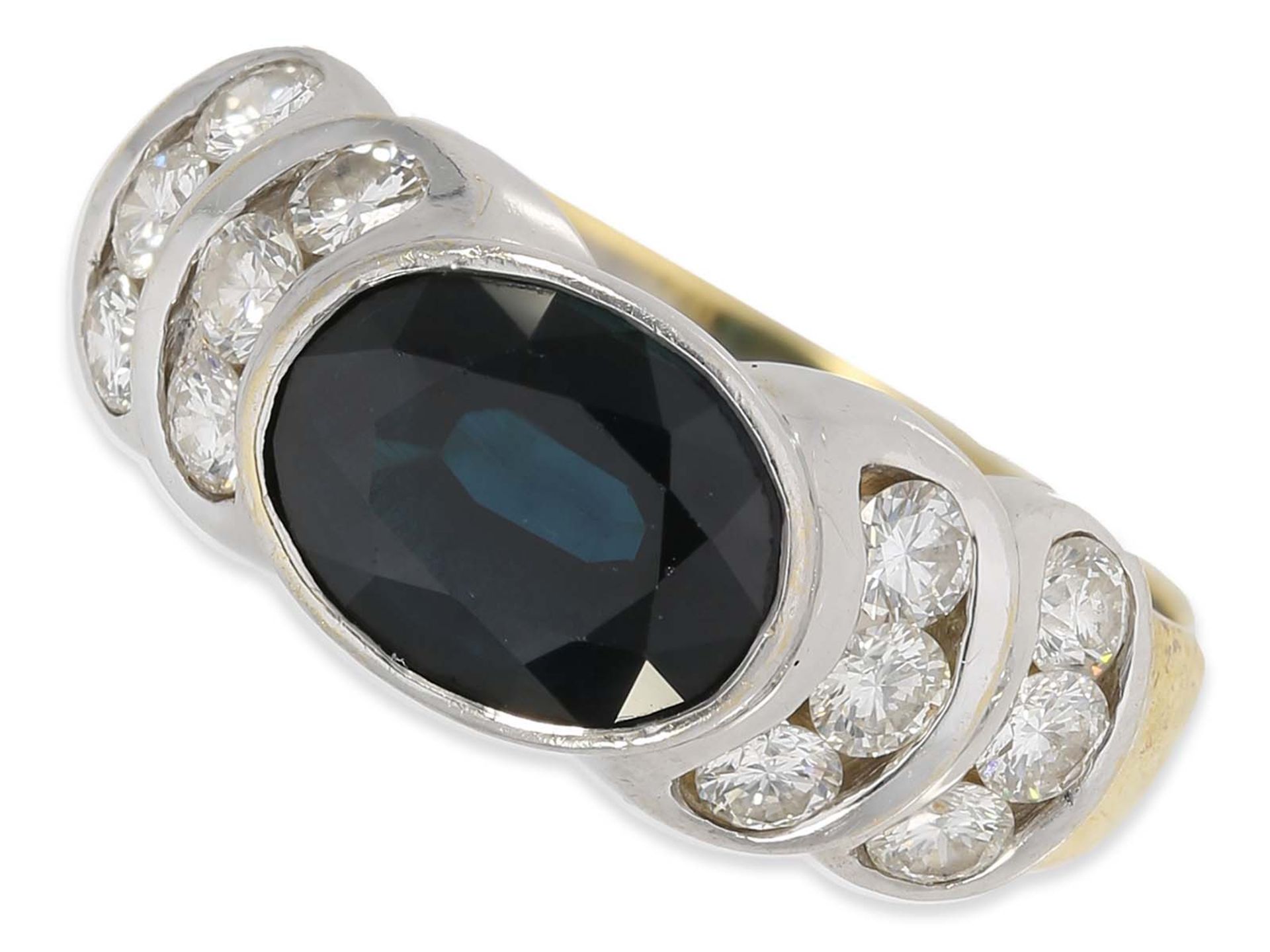 Ring: attractive sapphire ring with diamonds, total approx. 2.36ct, 18K gold - Image 2 of 3