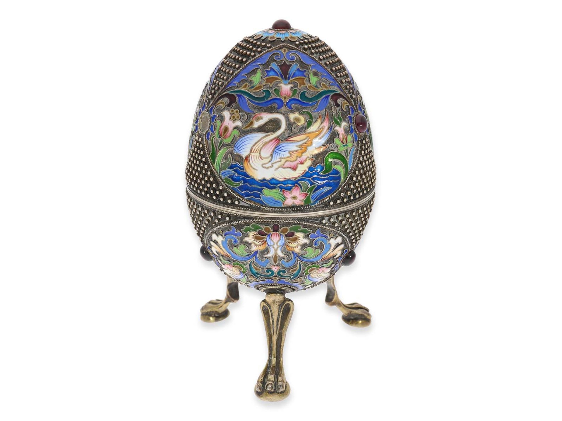 Box: richly decorated silver box with the finest enamels, Russia 20th century, in the style of the F