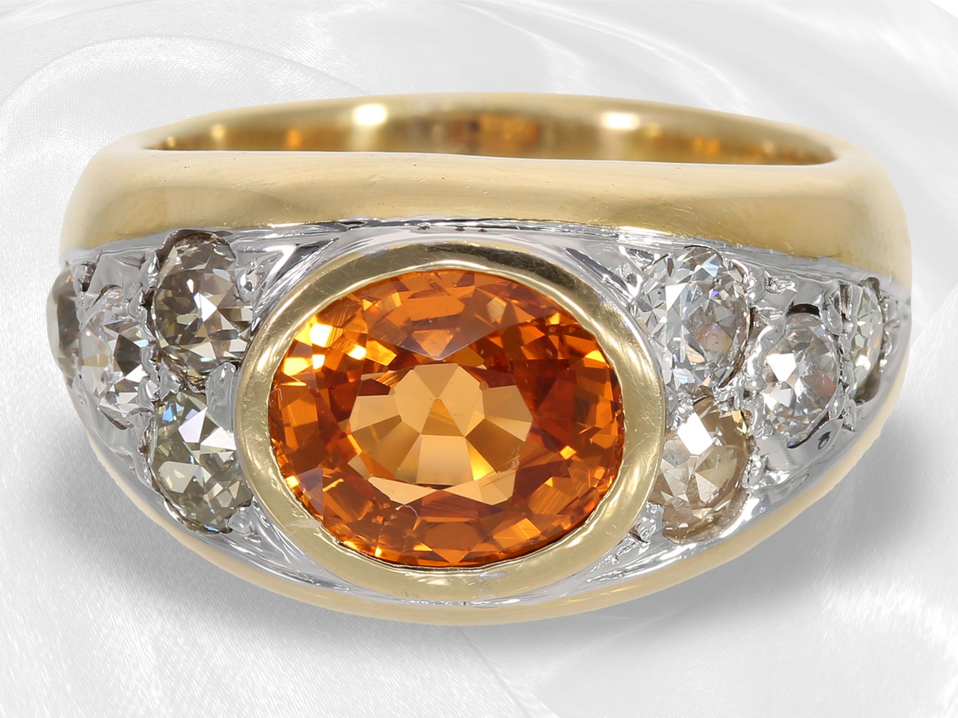 Ring: sehr solide gefertigter Goldschmiedering mit Altschliffdiamanten und großem Mandarin-Granat, c - Bild 2 aus 3