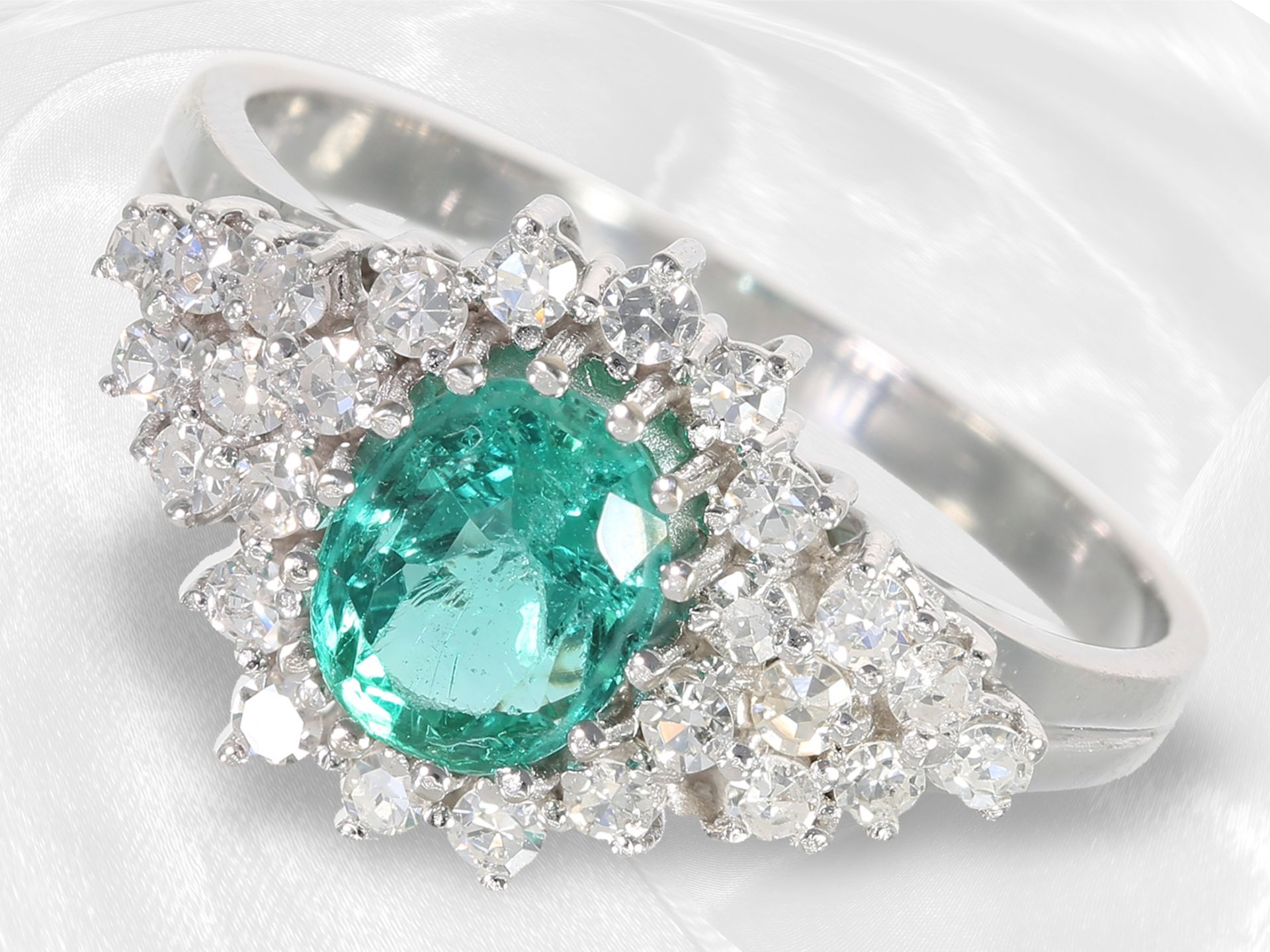 Ring: hochfeiner Smaragd/Diamant-Goldschmiedering, 14K Weißgold - Bild 2 aus 4