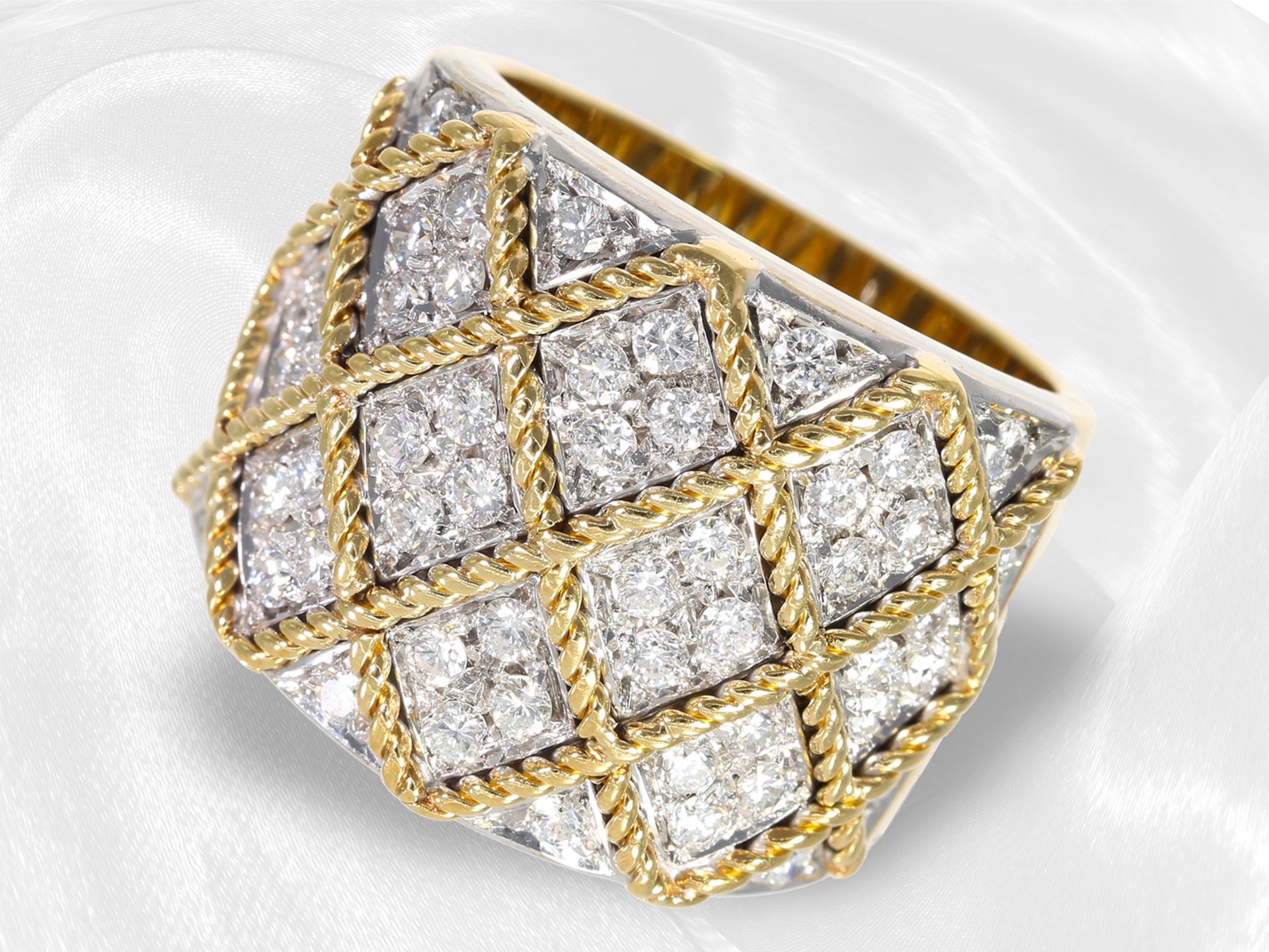 Ring: geschmackvoller und dekorativ gestalteter, moderner italienischer Designer-Goldschmiedering mi