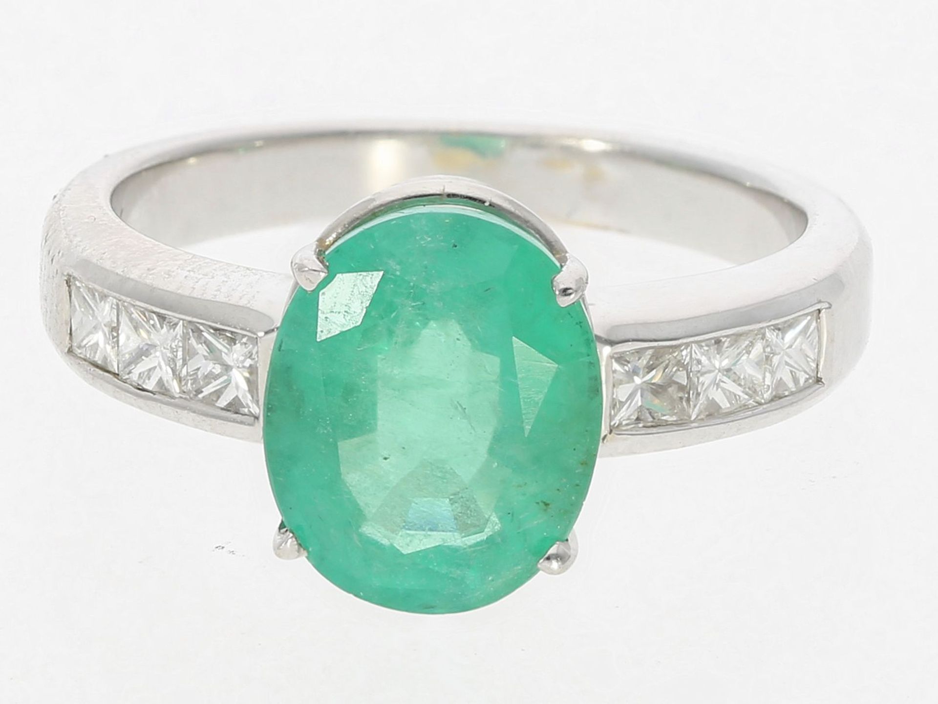 Ring: weißgoldener Smaragd/Diamant-Goldschmiedering, ca. 3,21ct