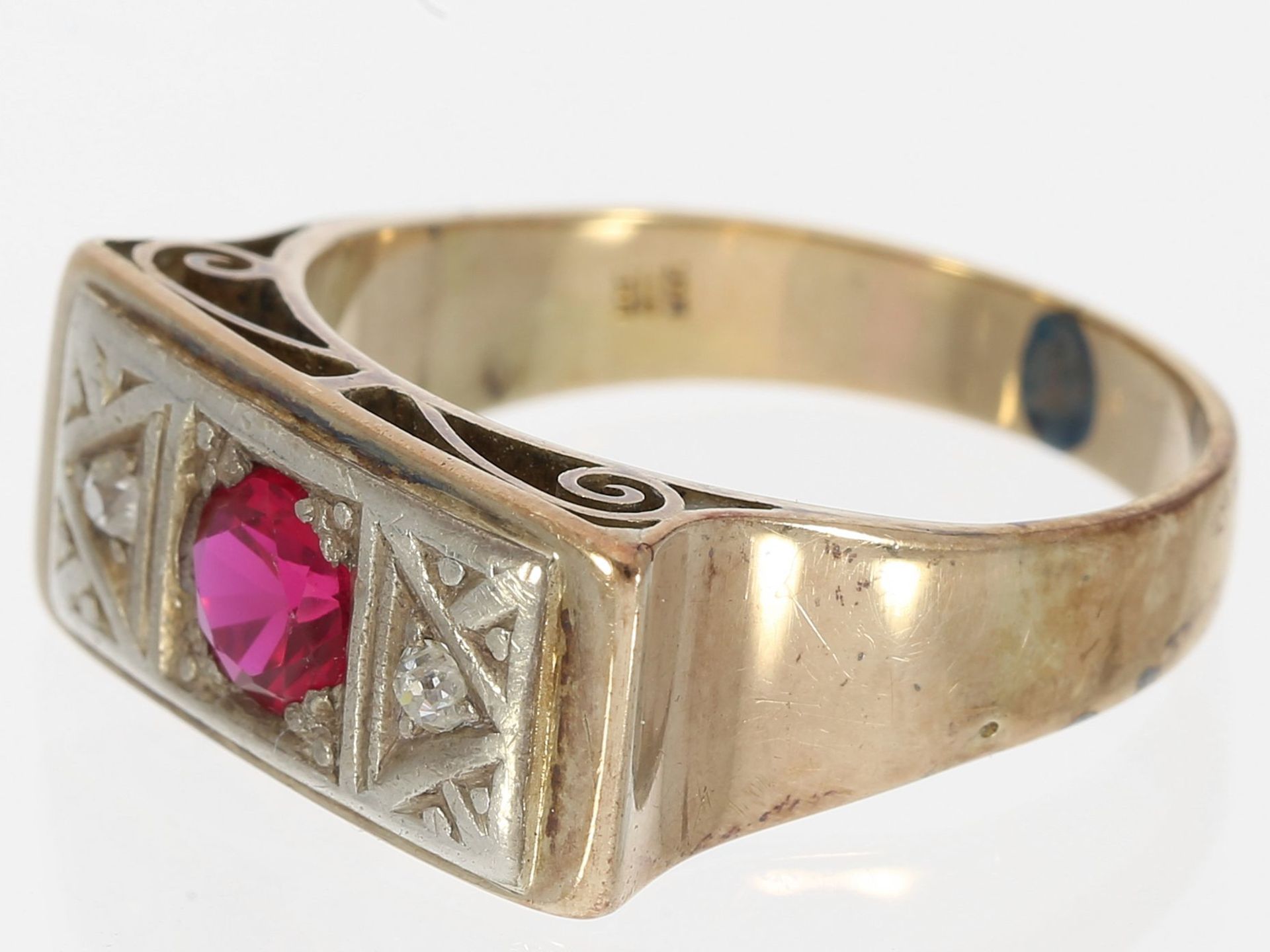 Ring: antiker Ring mit einem Rubin und Diamantrosen, um 1900 - Bild 2 aus 2
