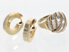 Ring/Ohrschmuck: Designer-Goldring sowie schöne goldene Creolen