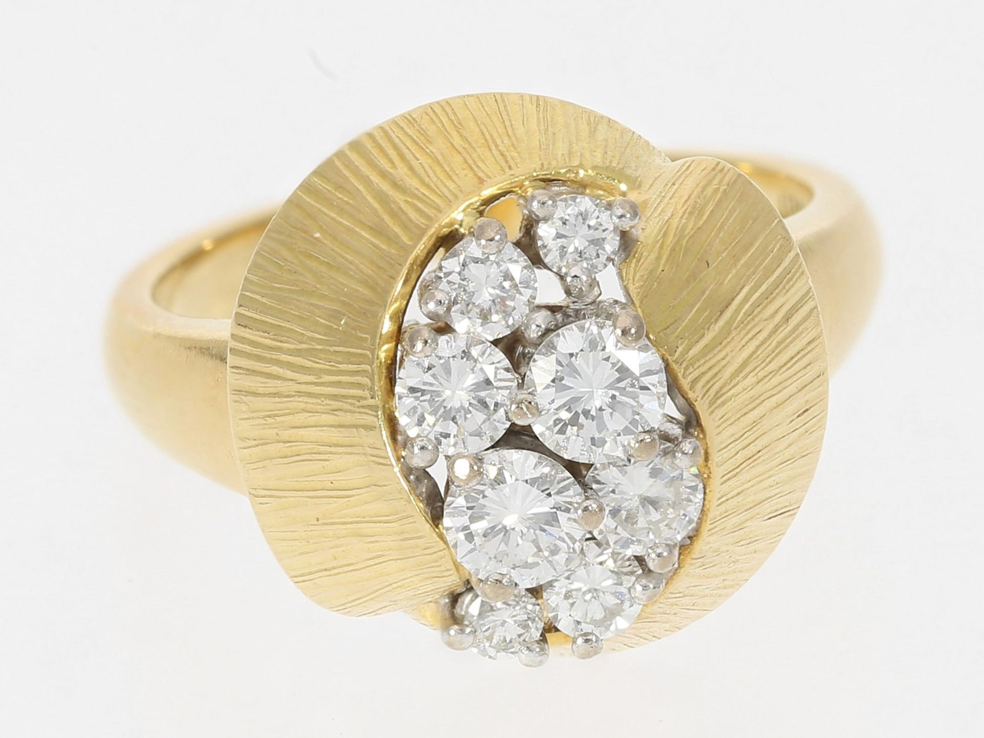 Ring: sehr dekorativer vintage Goldschmiedering mit Brillanten, insges. ca. 0,65ct, 18K Gold