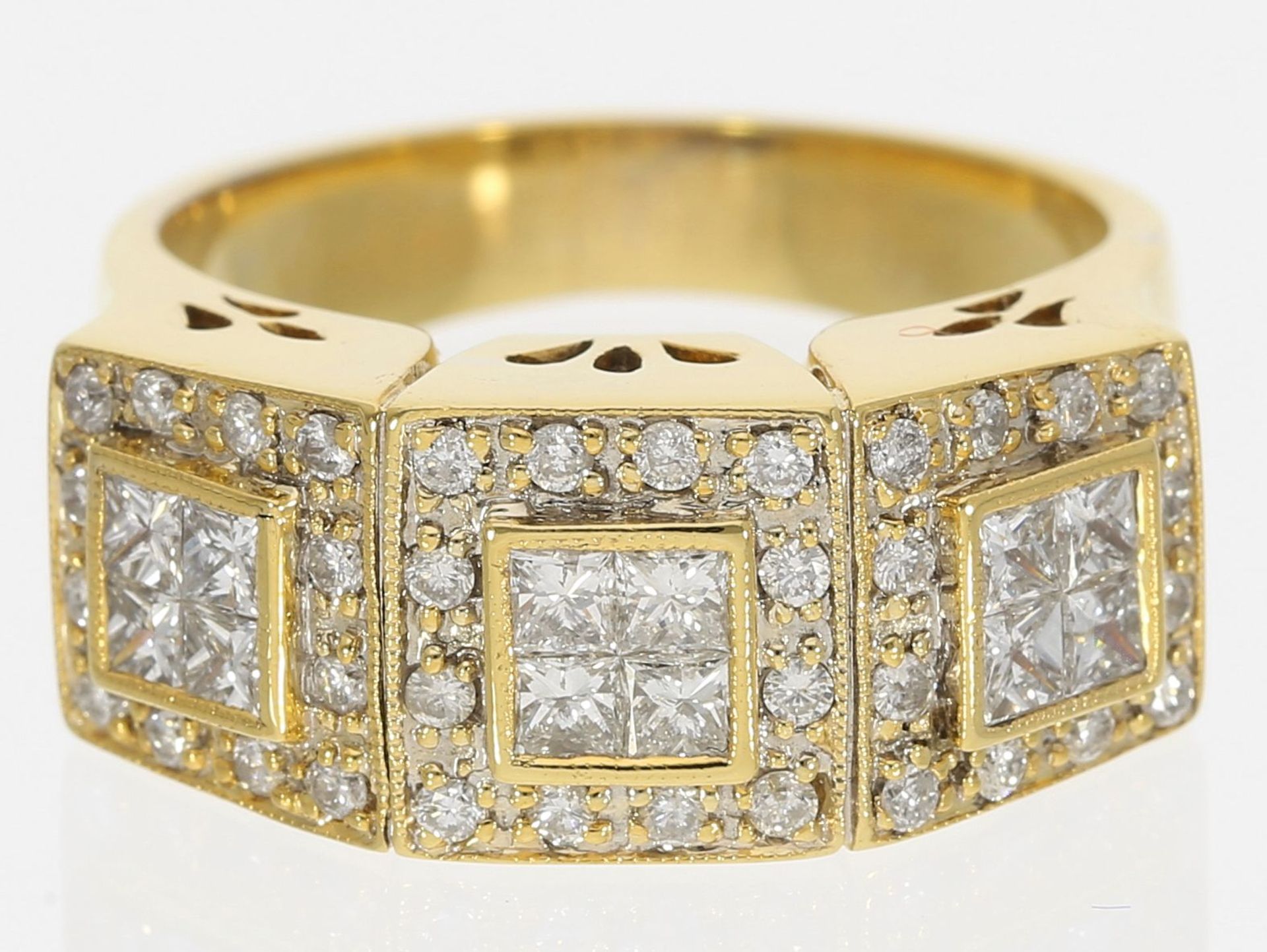 Ring: sehr dekorativer Diamantring, insgesamt ca. 1,3ct, 18K Gold