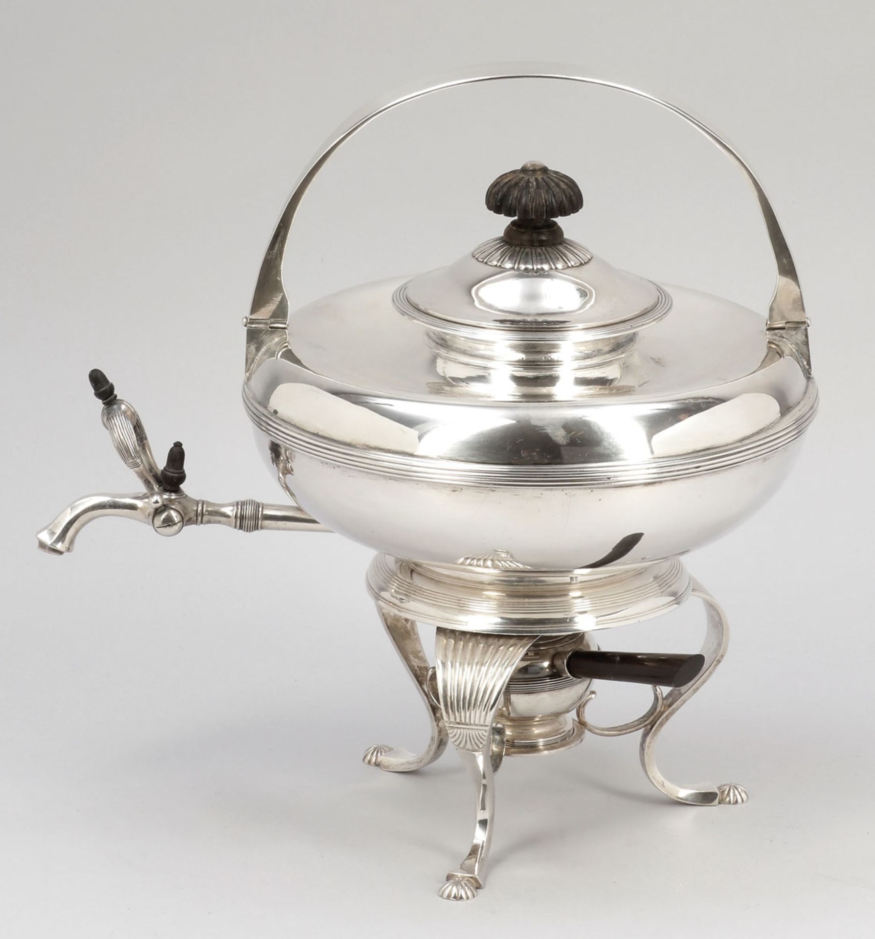 Seltene Teemaschine auf Rechaud / Tea PotSchüller/Dresden, um 1800/10. 750er Silber. Punzen: