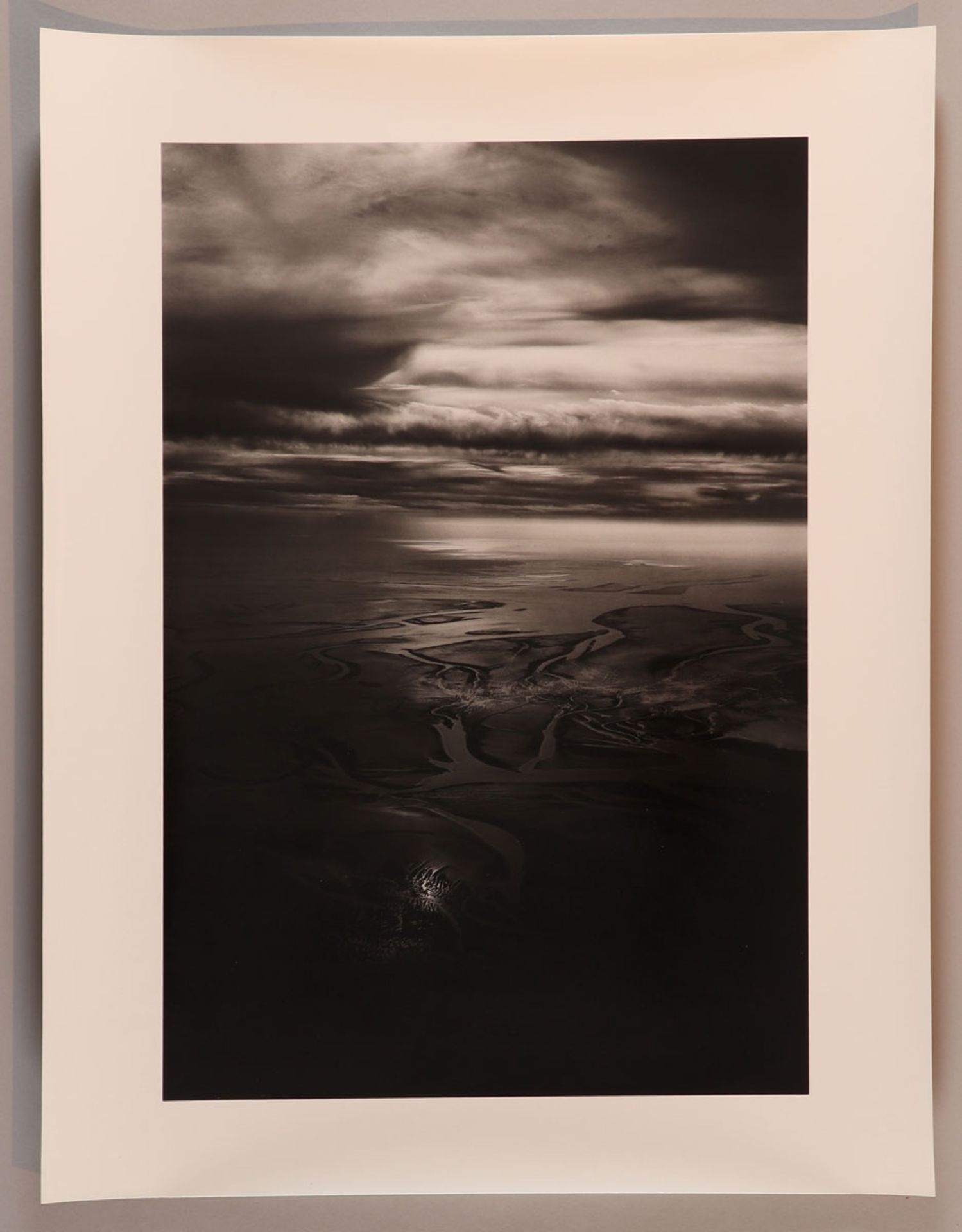 Jochen Knobloch1941 Dresden - lebt in Hamburg - "Wattenmeer bei der Insel Trischen" - Schwarz - Bild 2 aus 2